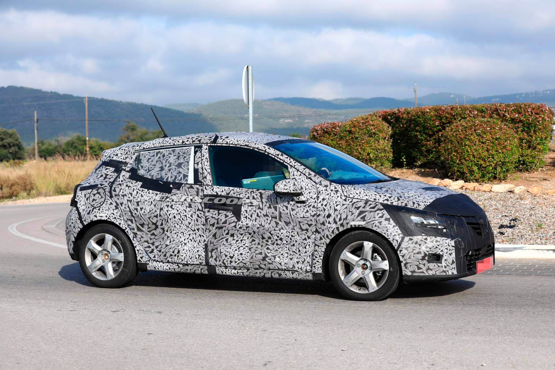 2019 Renault Clio spy shots 6 2019 Renault Clio Spied Looking More Familiar As It Drops Padded Camo