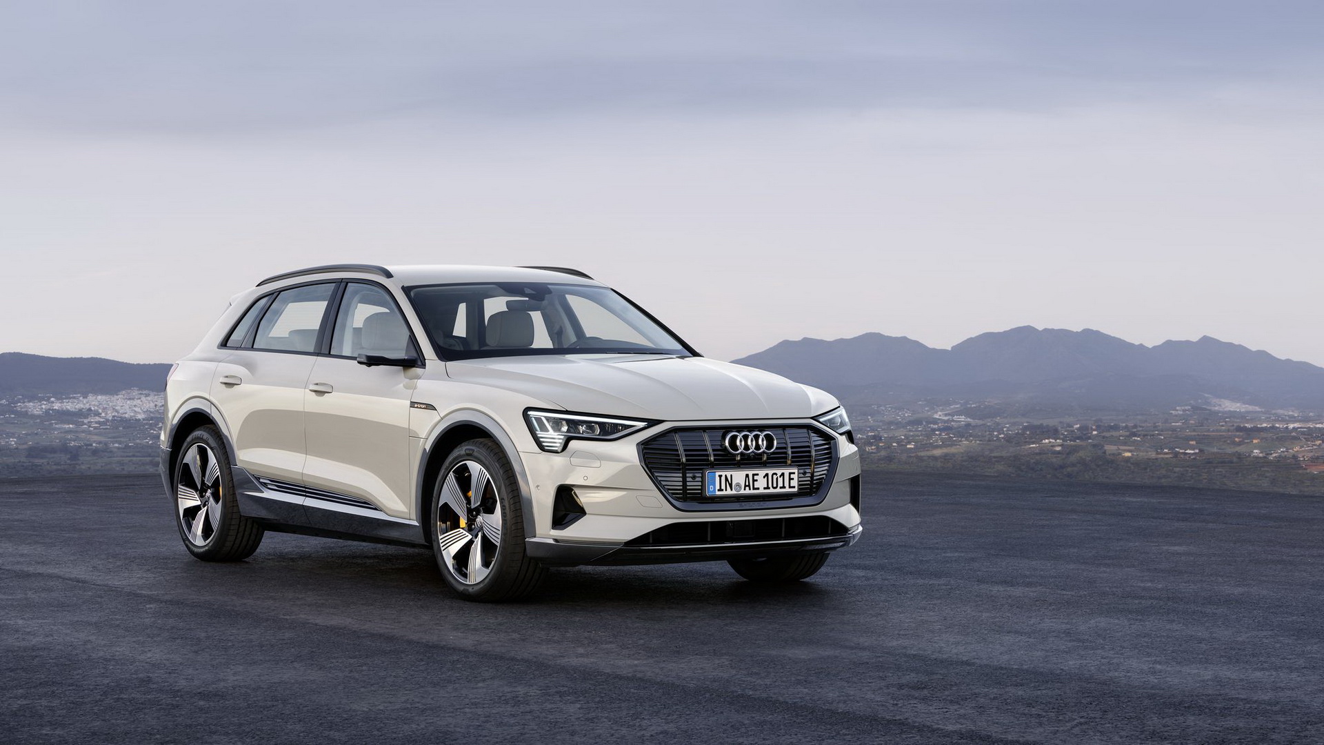 audi etron suv la livepics 19 Audi’s e-tron SUV Is Just As Interesting Without Its Virtual Mirrors