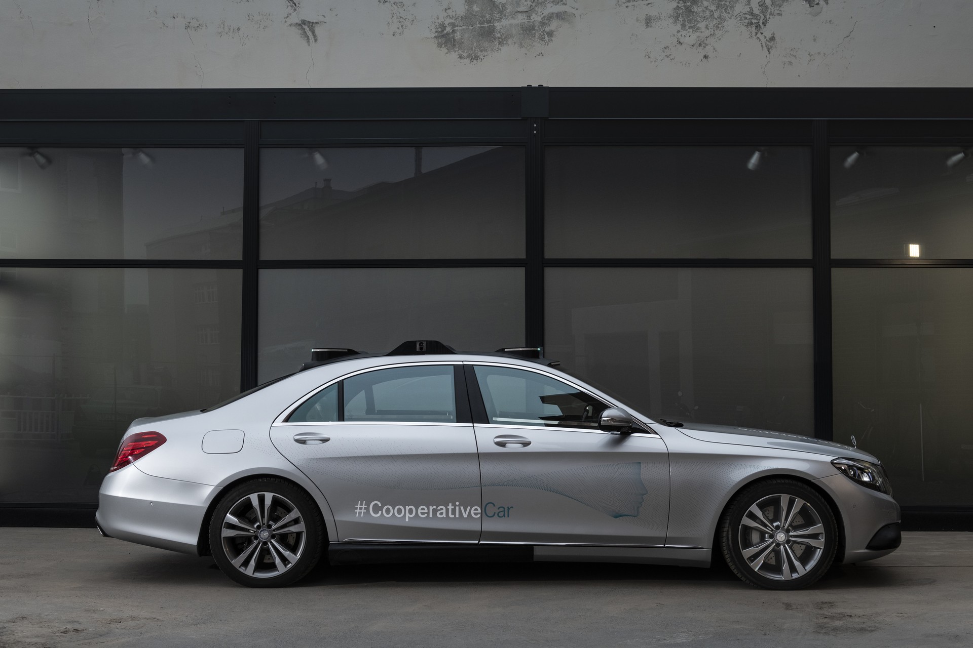 Mercedes-S-Class-Concept-16 Mercedes S-Class Cooperative Concept Previews A Potential Light Signaling System For Autonomous Cars