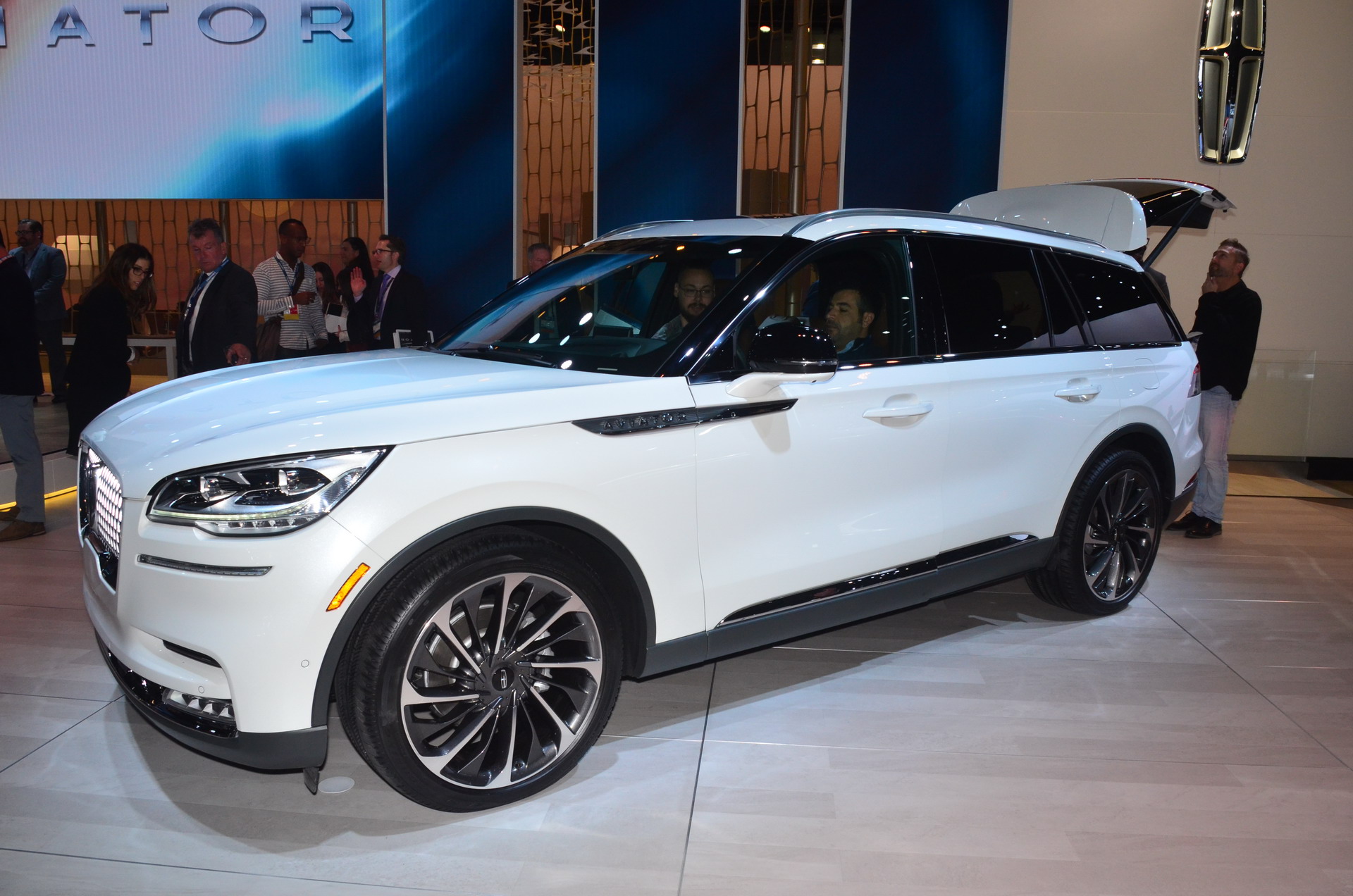 Lincoln Aviator 4 Ford Is Speeding Up Plan To Build Lincolns In China To Avoid Tariffs