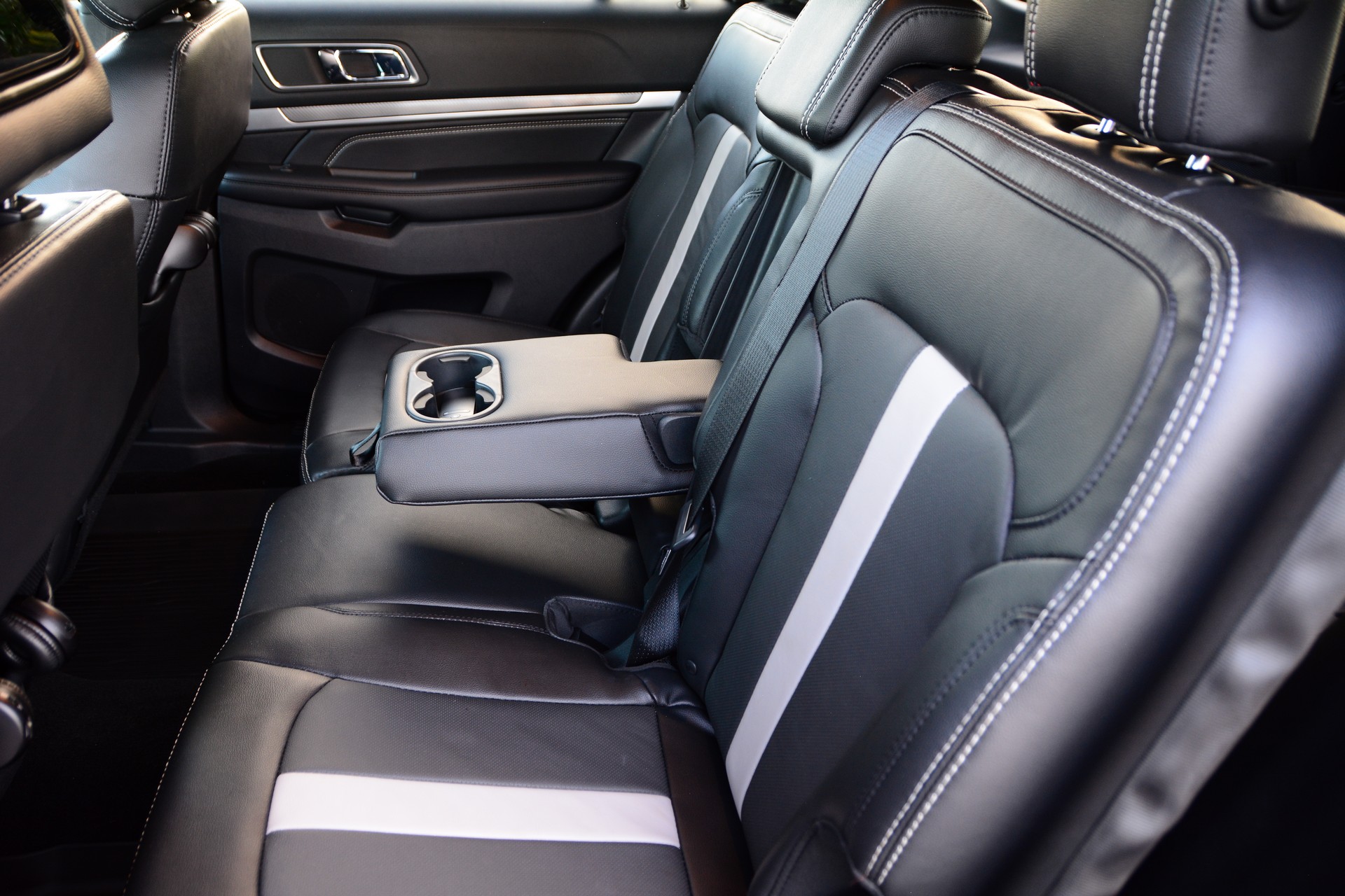 Ford-Explorer-Sport-SEMA-4 Ford Teams Up With Charity To Help Kids With Cancer Build An Explorer Sport For SEMA