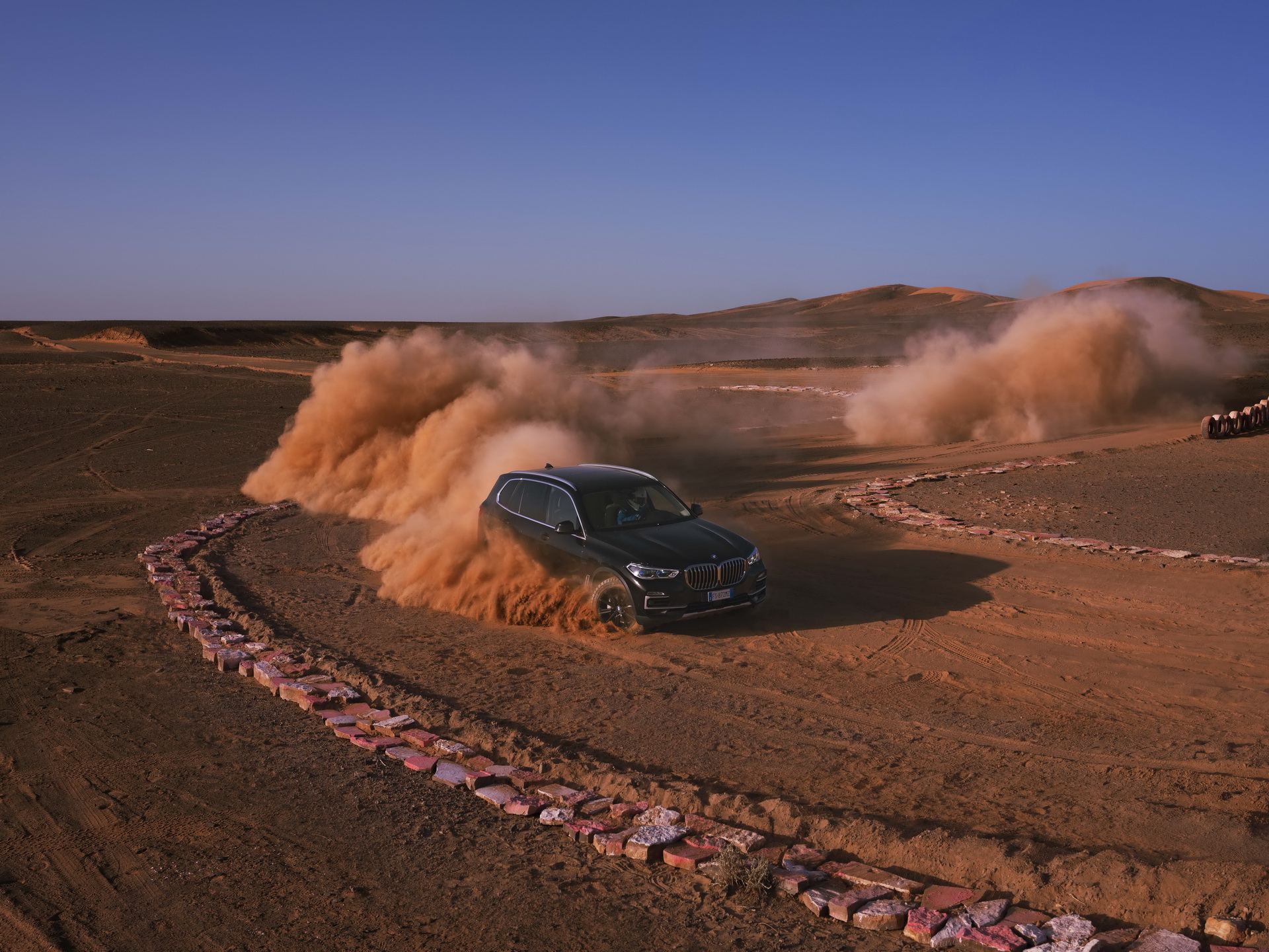 bmw x5 monza circuit sahara 35 BMW Recreates Monza Track In The Sahara, Unleashes New X5