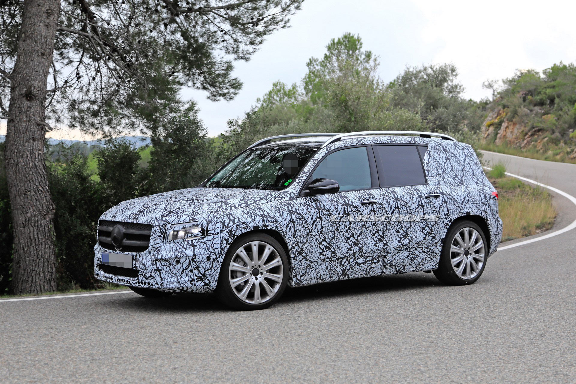 Mercedes-AMG-GLB-35-18 Mercedes-AMG GLB 35 Caught Testing Its 301 HP Turbo Four Engine