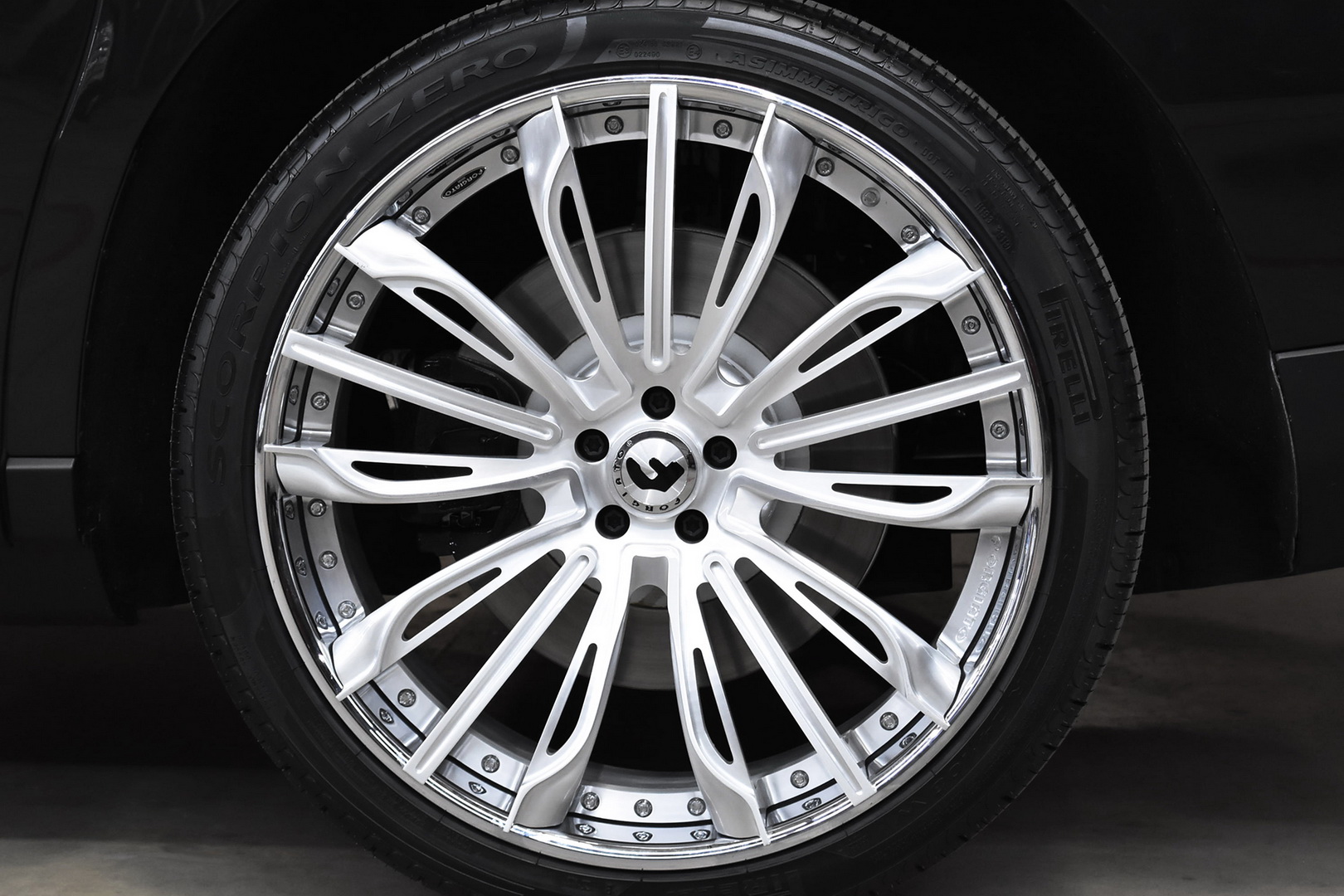 rolls-royce cullinan forgiato wheels 9 Rolls-Royce Cullinan Is Prime Real Estate For Alloy Wheel Makers