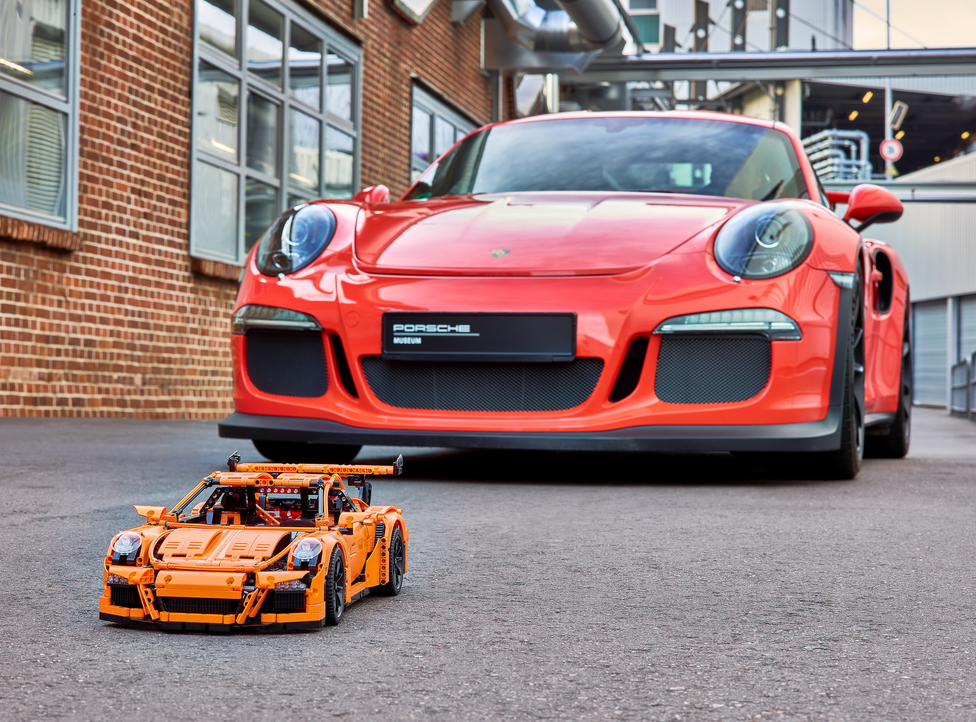 lego technic porsche 911 gt3rs final 1 Final LEGO Technic Porsche 911 GT3 RS Scale Model Rolls Off The Line