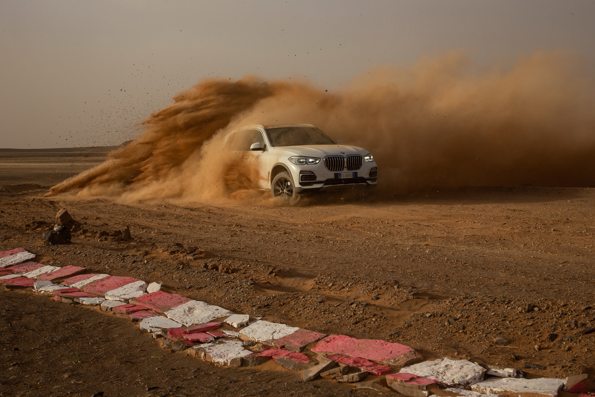 bmw x5 monza circuit sahara 30 BMW Recreates Monza Track In The Sahara, Unleashes New X5