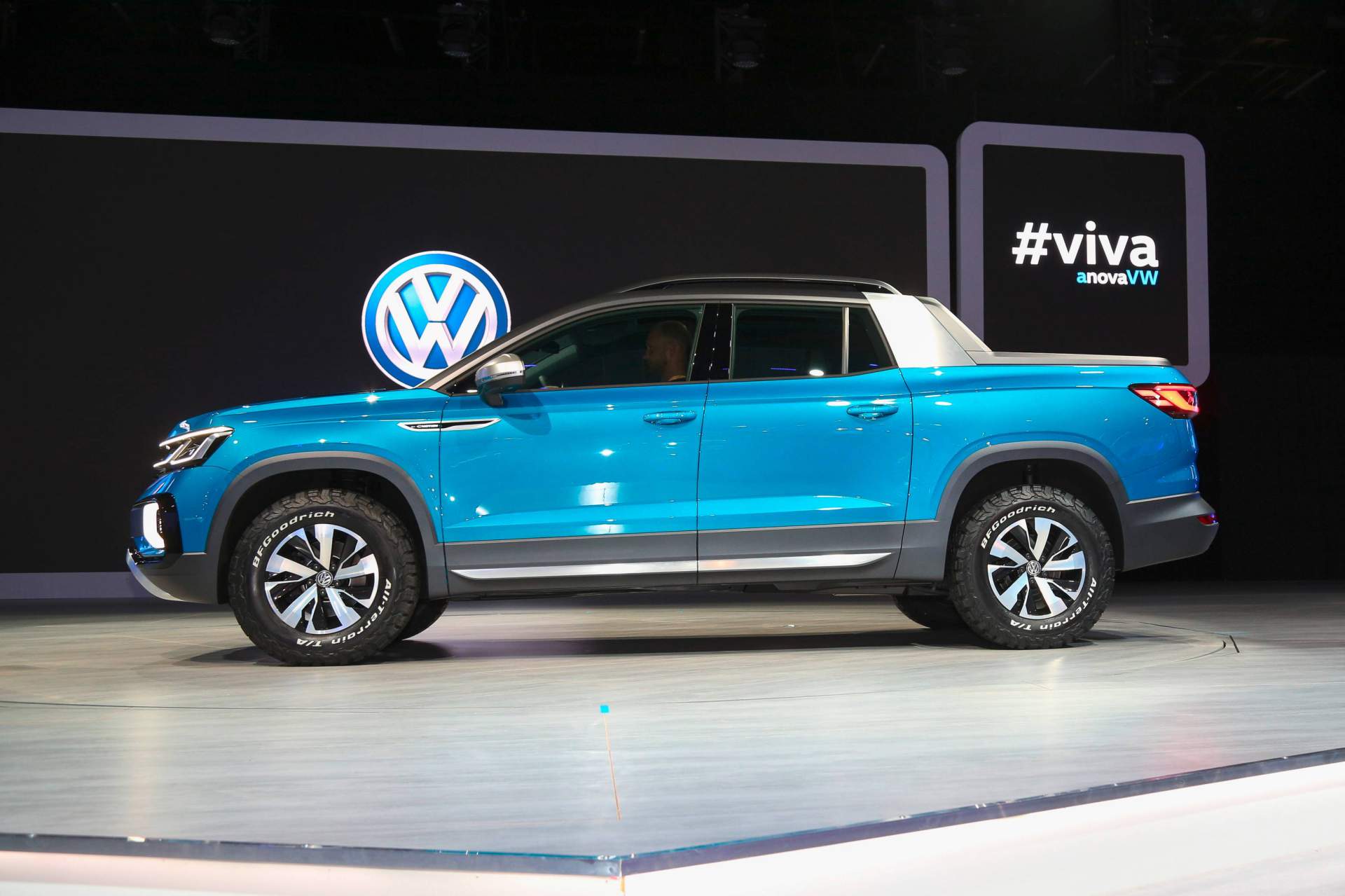 World première of the Tarok Concept in São Paulo VW Tarok Concept Breaks Cover, Previews Global Compact Pickup