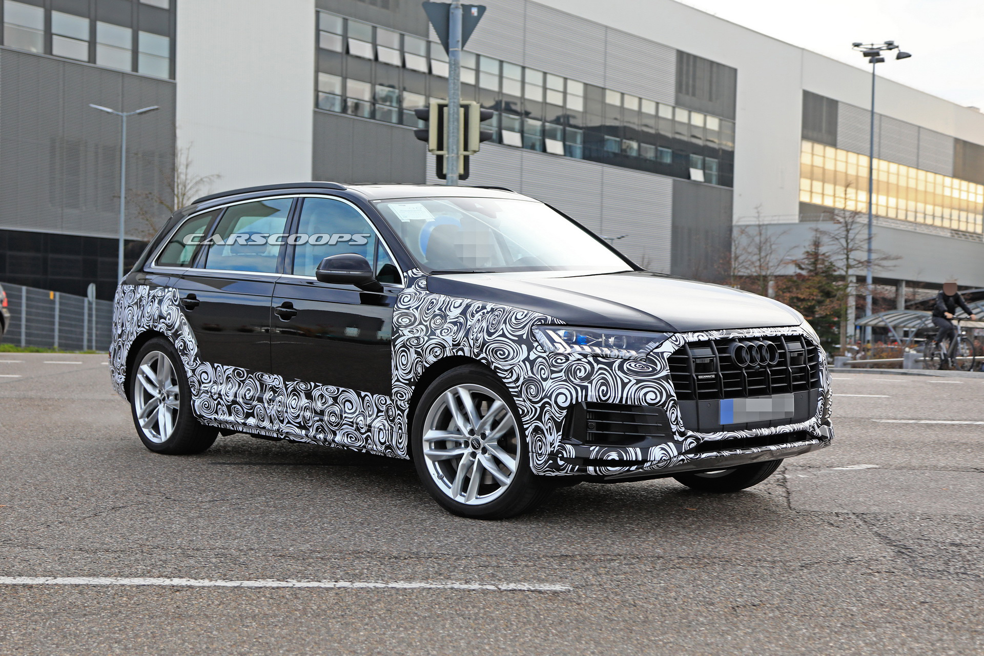 2020 audi q7 spied inside out 5 2020 Audi Q7 Facelift Getting Q8-Style Triple Screen Dashboard