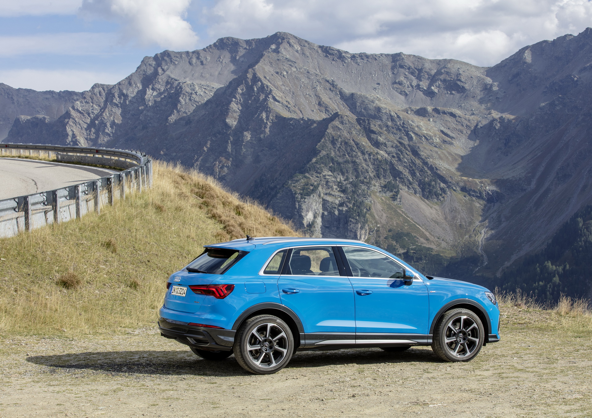 2019-Audi-Q3-138 Audi Adds Four New Powertrain Options To Euro-Spec 2019 Q3 Lineup