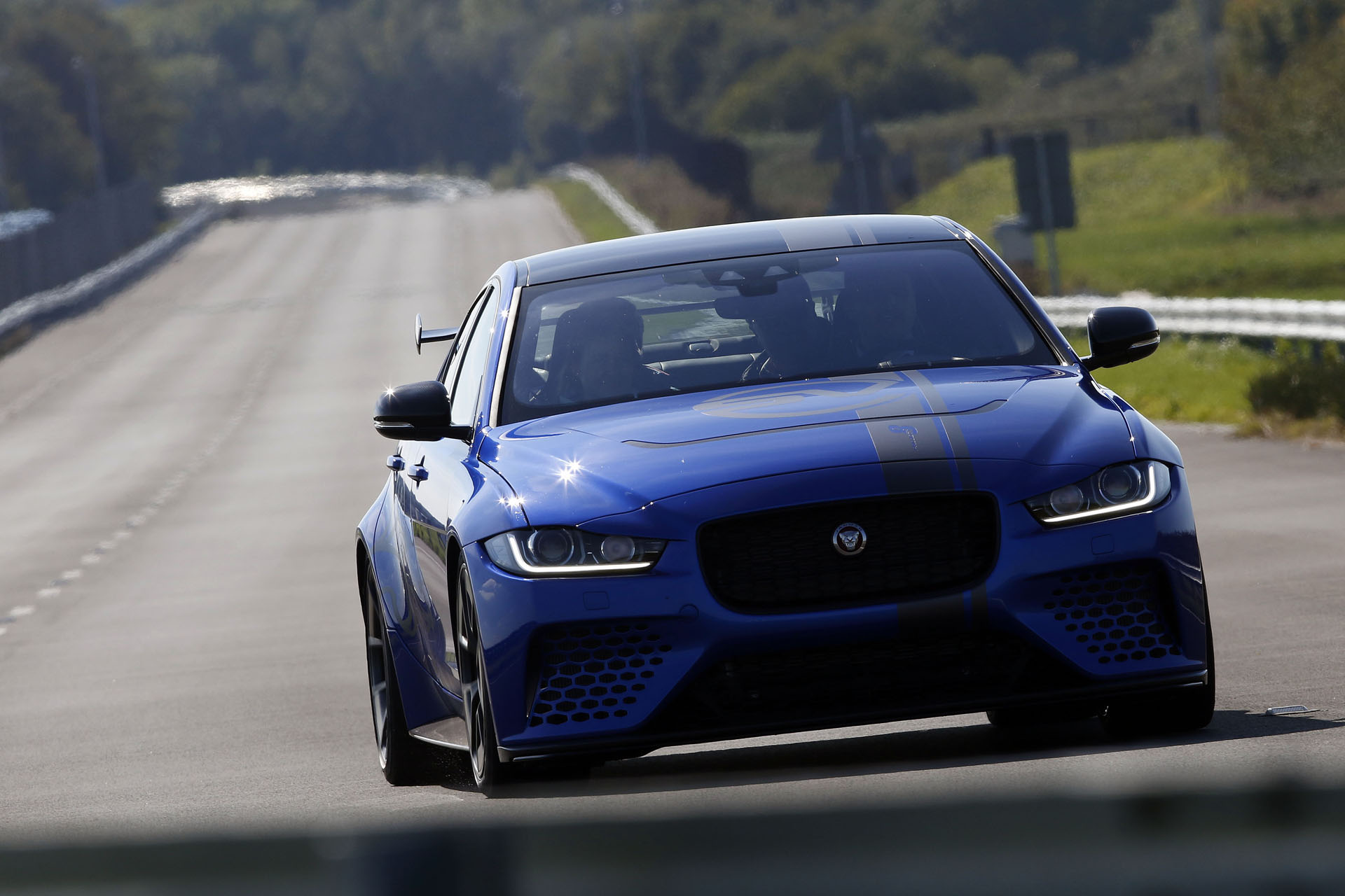 jaguar-xe-sv-project-8-series-elite-02 Race A Jaguar XE SV Project 8 In The Series Elite