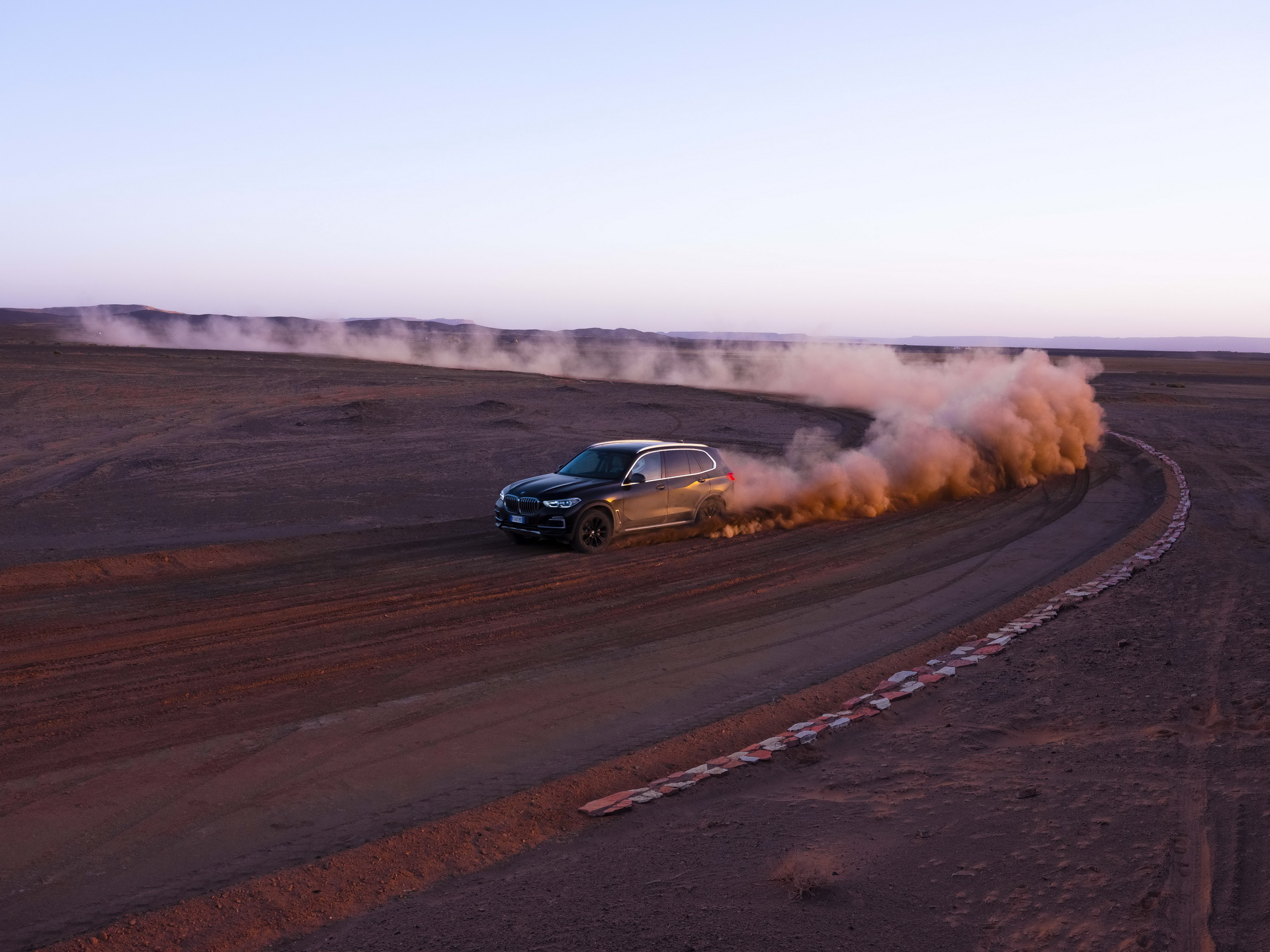 bmw x5 monza circuit sahara 40 BMW Recreates Monza Track In The Sahara, Unleashes New X5
