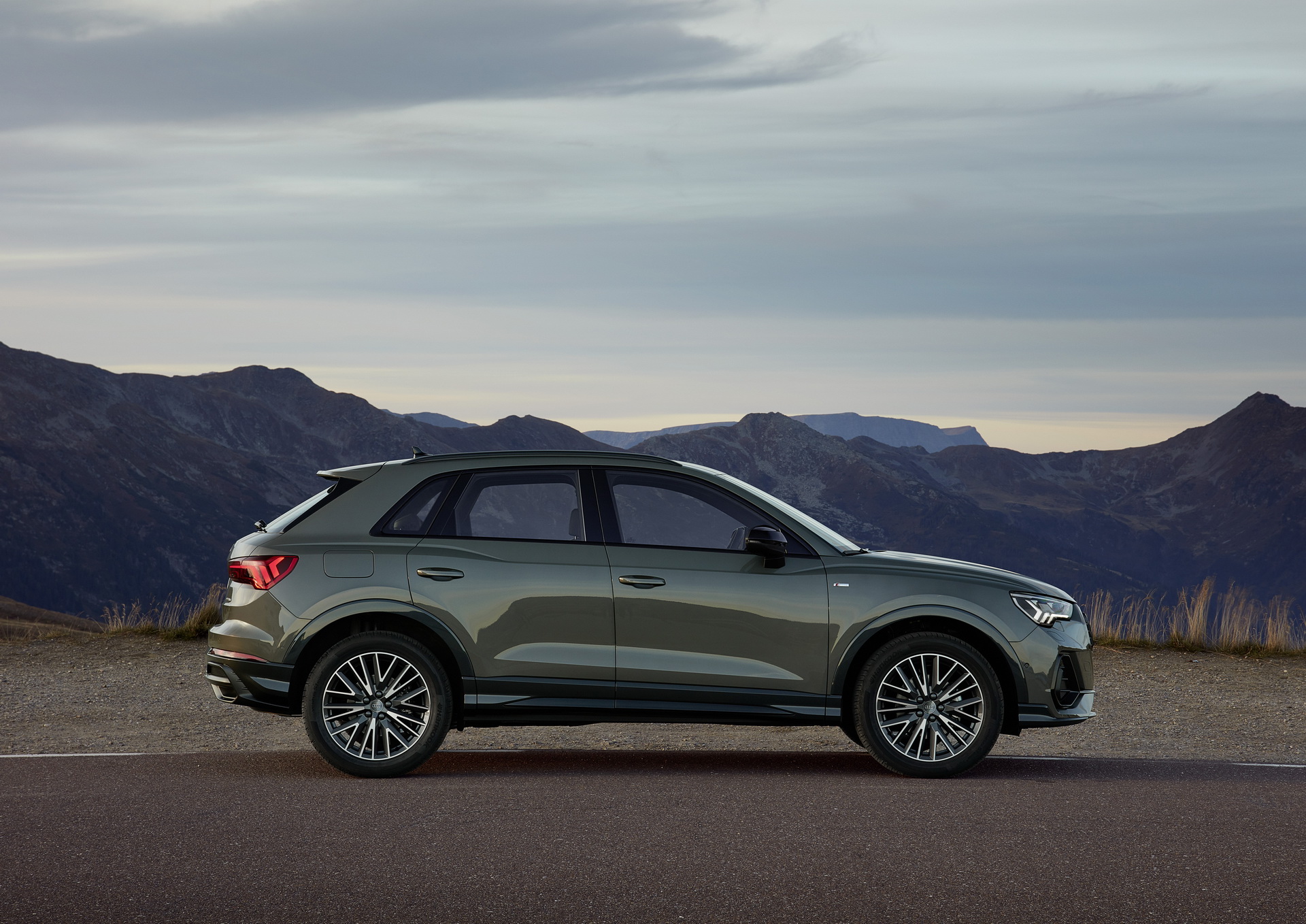 2019-Audi-Q3-120 Audi Adds Four New Powertrain Options To Euro-Spec 2019 Q3 Lineup