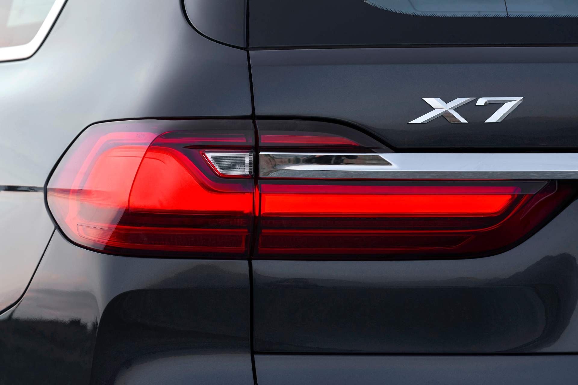 2019 BMW X7 29 The New BMW X7 Is So Big It Barely Fits In The Photos