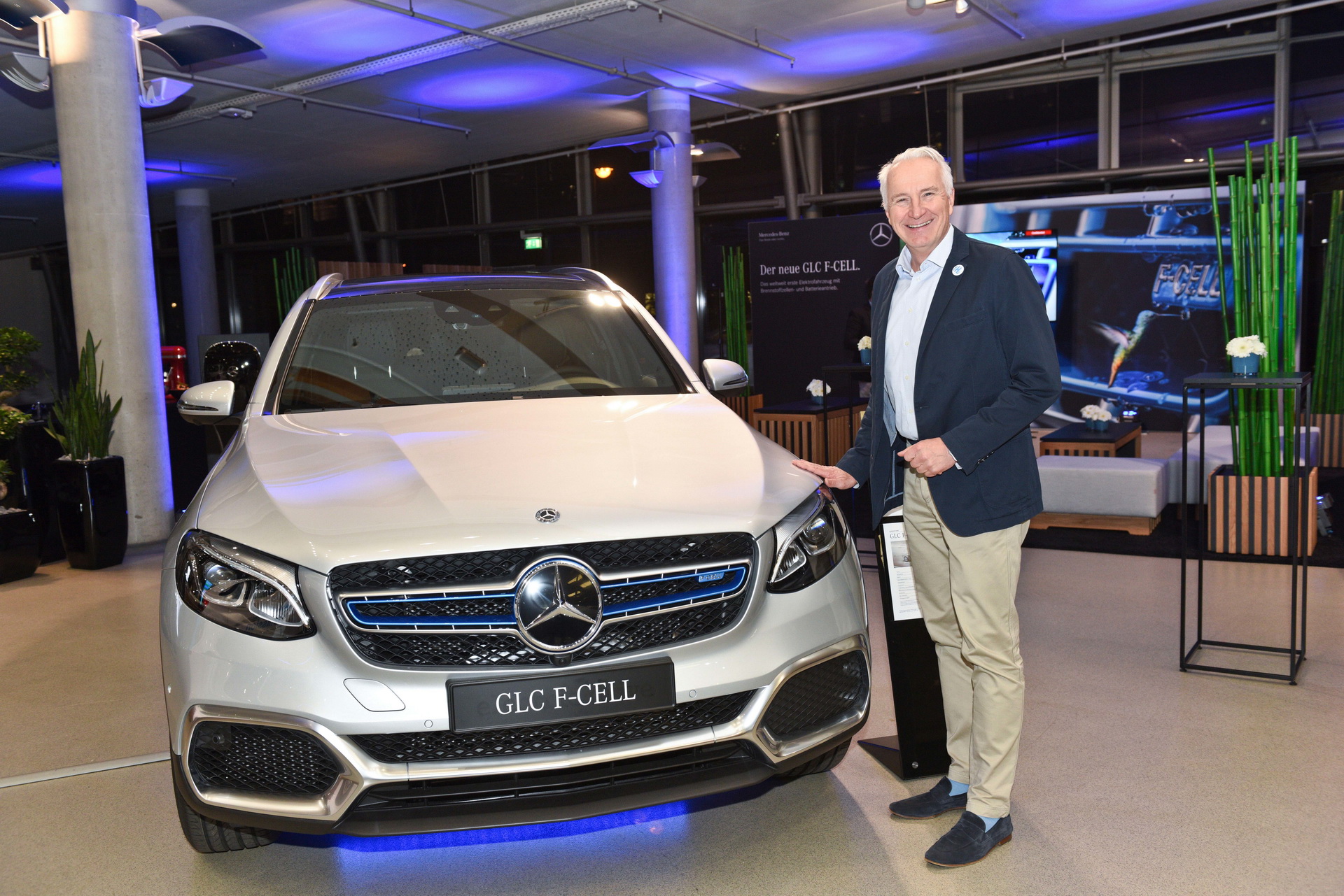 2019-Mercedes-GLC-FCell-14 New Mercedes GLC F-Cell Is The World’s First Plug-In Hybrid That Can Run On Hydrogen