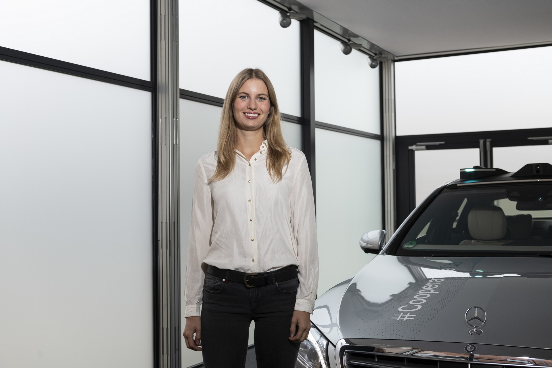 Mercedes-S-Class-Concept-19 Mercedes S-Class Cooperative Concept Previews A Potential Light Signaling System For Autonomous Cars