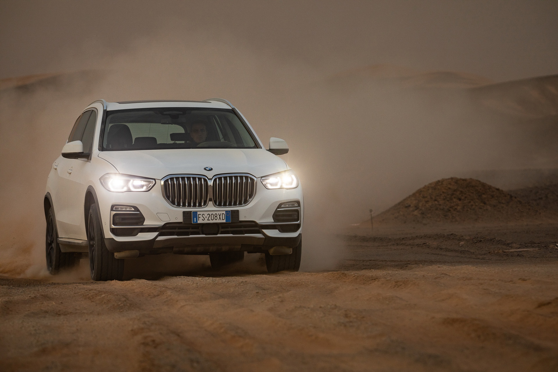 bmw x5 monza circuit sahara 24 BMW Recreates Monza Track In The Sahara, Unleashes New X5