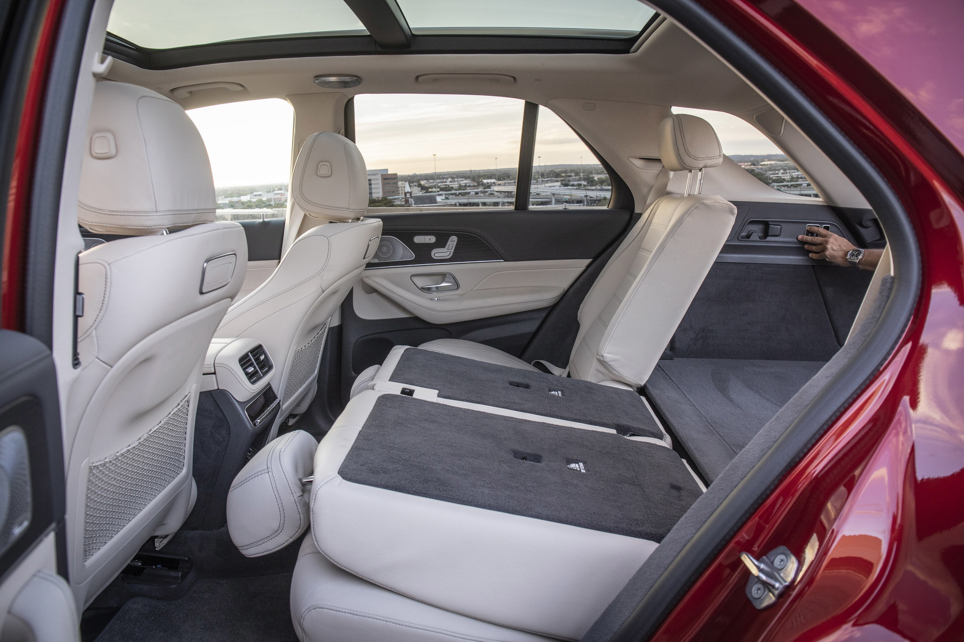 2019-Mercedes-GLE-71 2019 Mercedes GLE Detailed: More Tech, More Space, More Everything