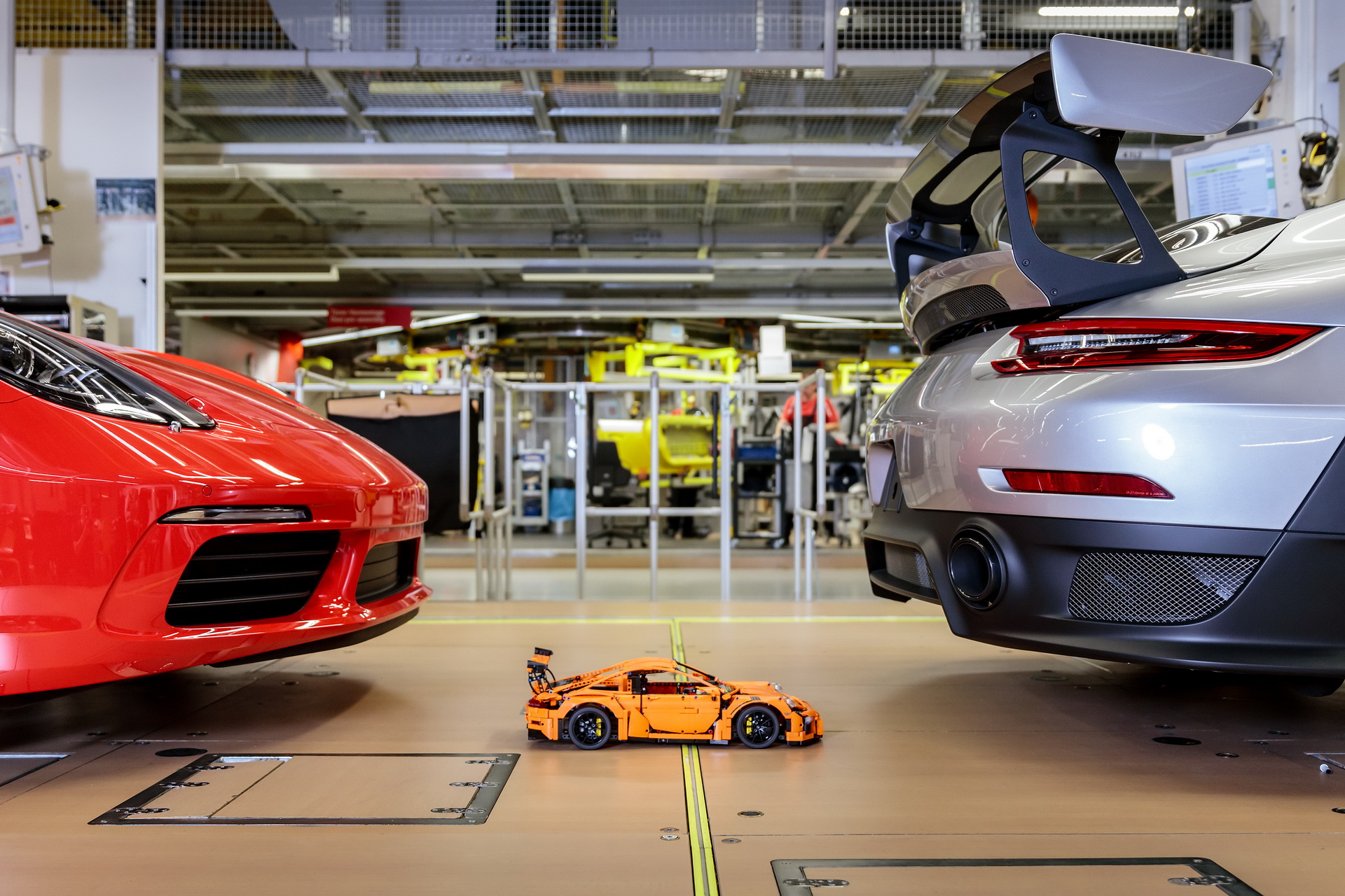 lego technic porsche 911 gt3rs final 4 Final LEGO Technic Porsche 911 GT3 RS Scale Model Rolls Off The Line