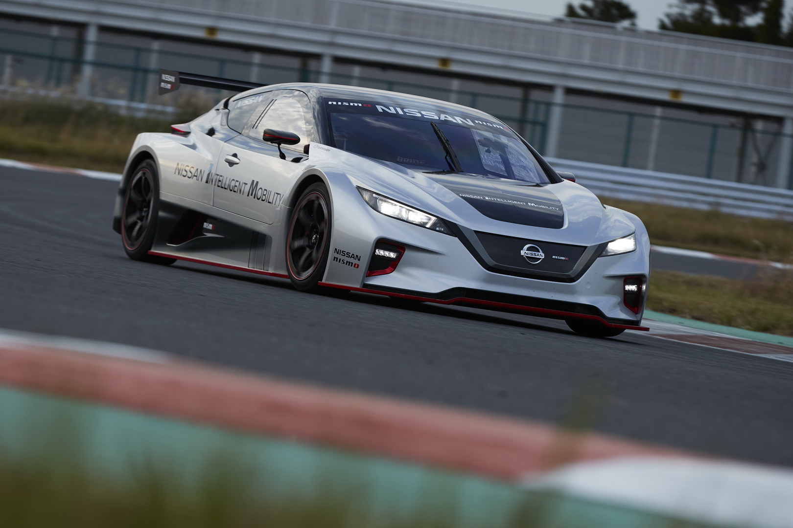 2018 LEAF NISMO RC 9 New Nissan Leaf Nismo RC Debuts With Carbon Monocoque, 322HP