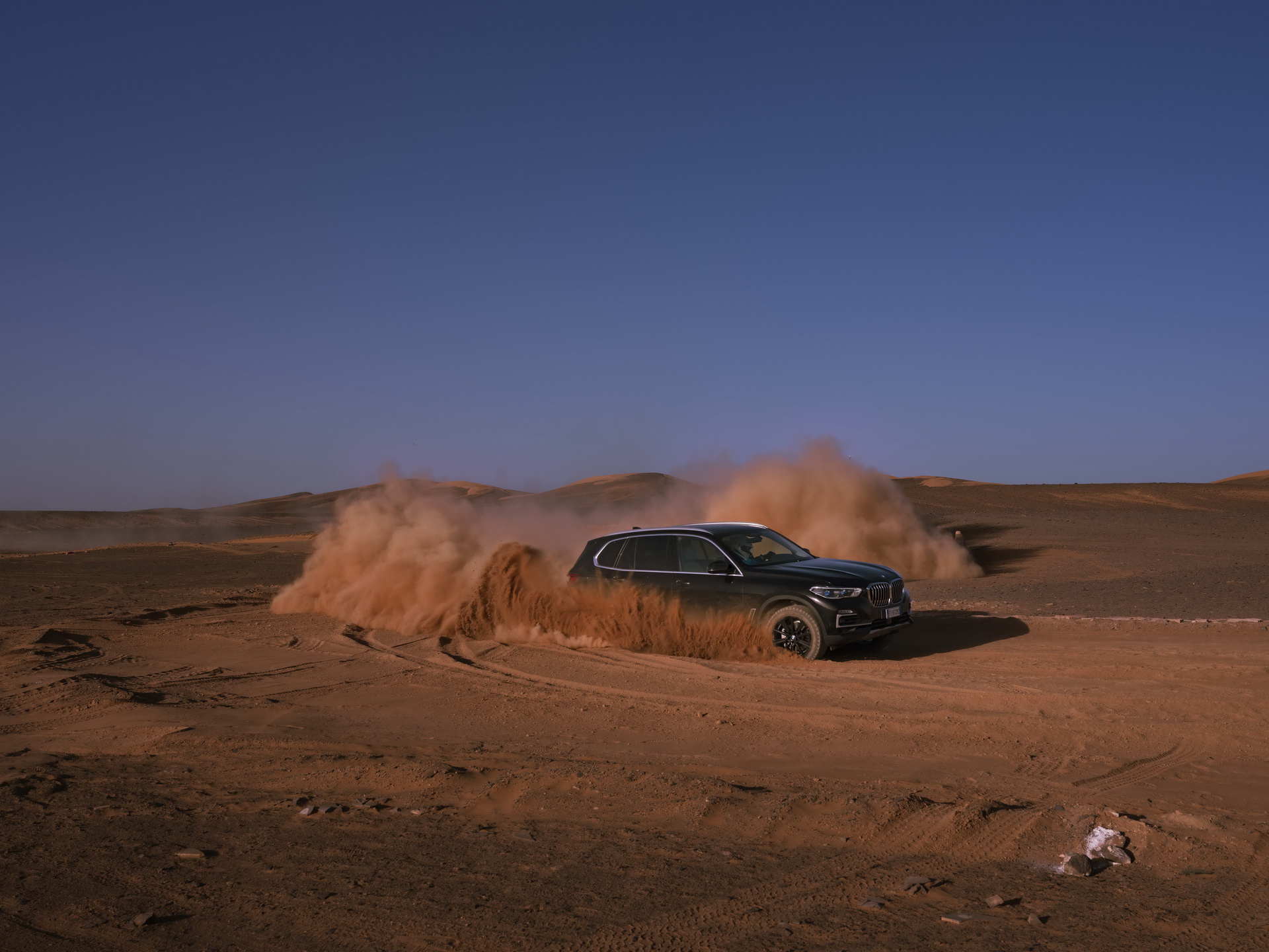 bmw x5 monza circuit sahara 37 BMW Recreates Monza Track In The Sahara, Unleashes New X5