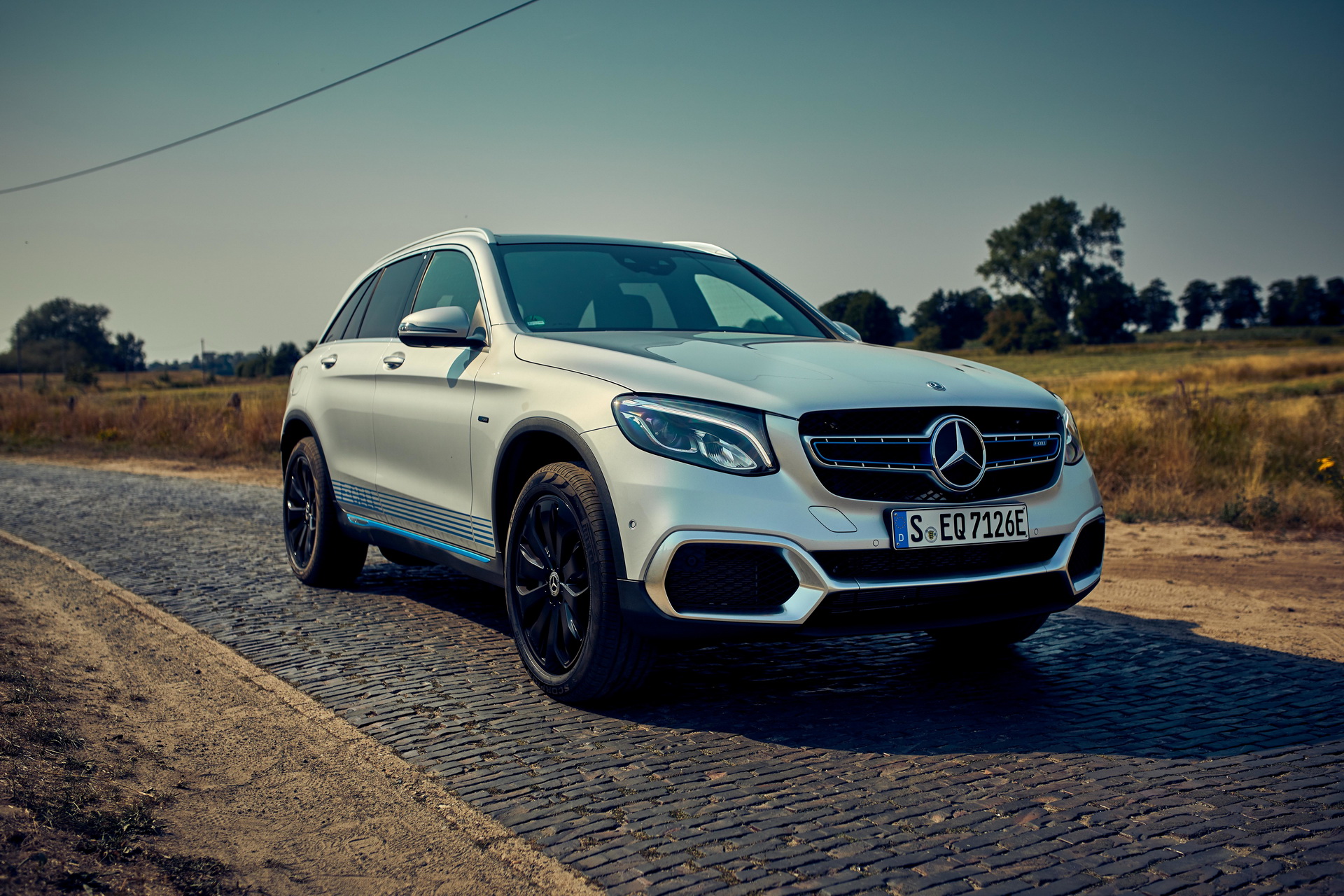2019-Mercedes-GLC-FCell-02 New Mercedes GLC F-Cell Is The World’s First Plug-In Hybrid That Can Run On Hydrogen