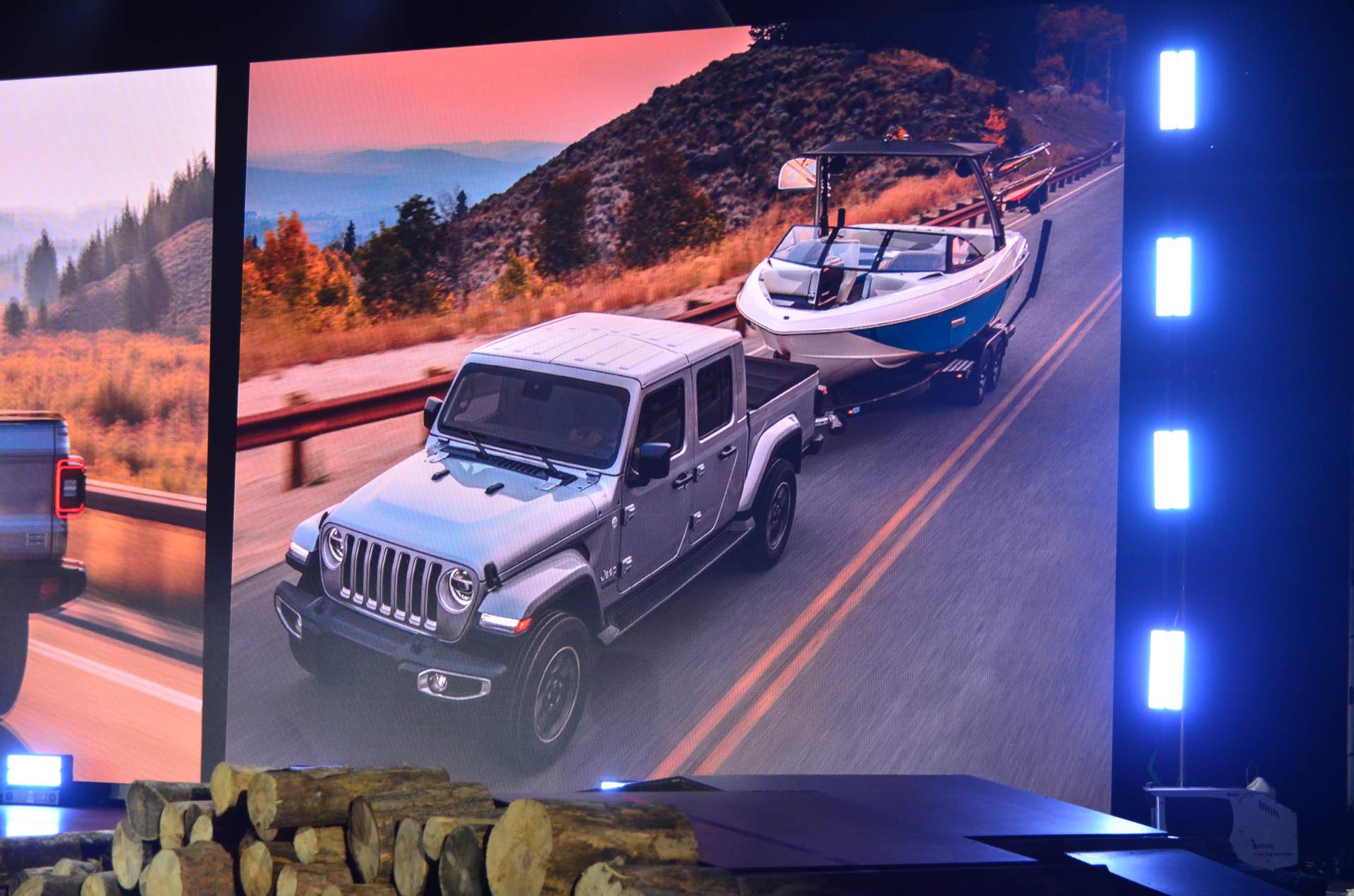 2020 Jeep Gladiator at 2018 LA Auto Show 24 2020 Jeep Gladiator Just Can’t Wait To Tackle Some Off-Road Trails