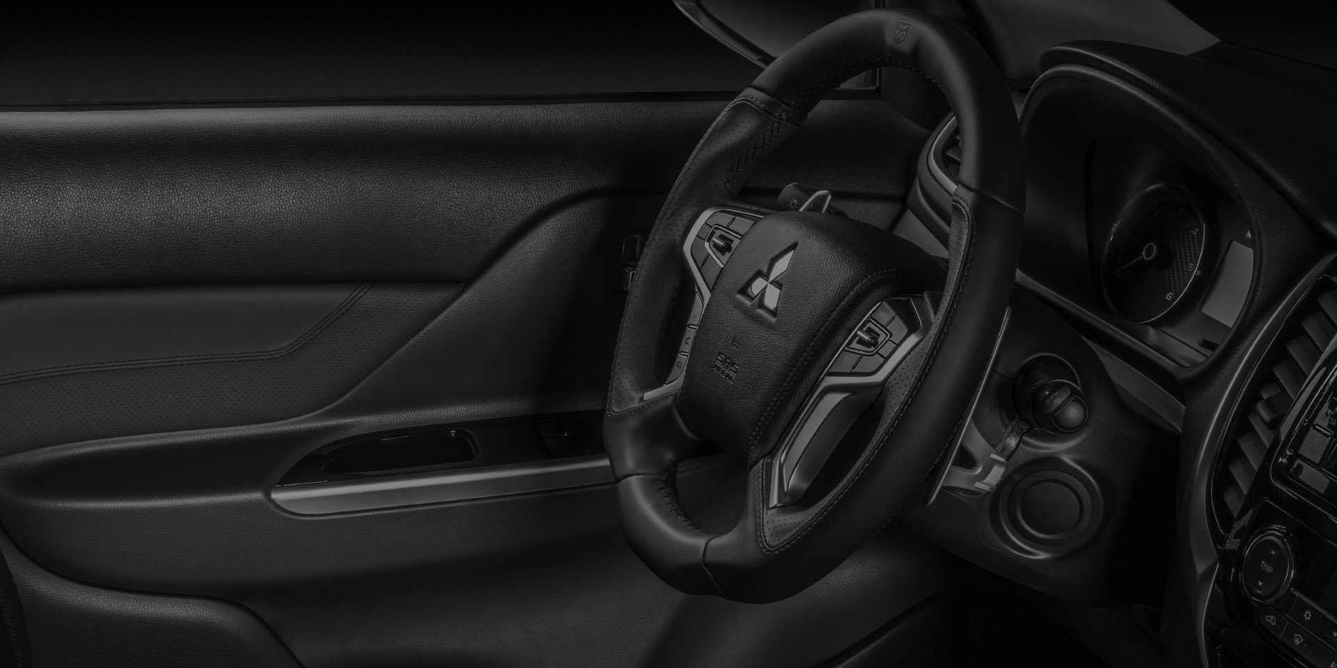 mitsubishi l200 lucky pickup design tuning 12 Mitsubishi L200 Lucky: All Work On The Outside, Plusher On The Inside