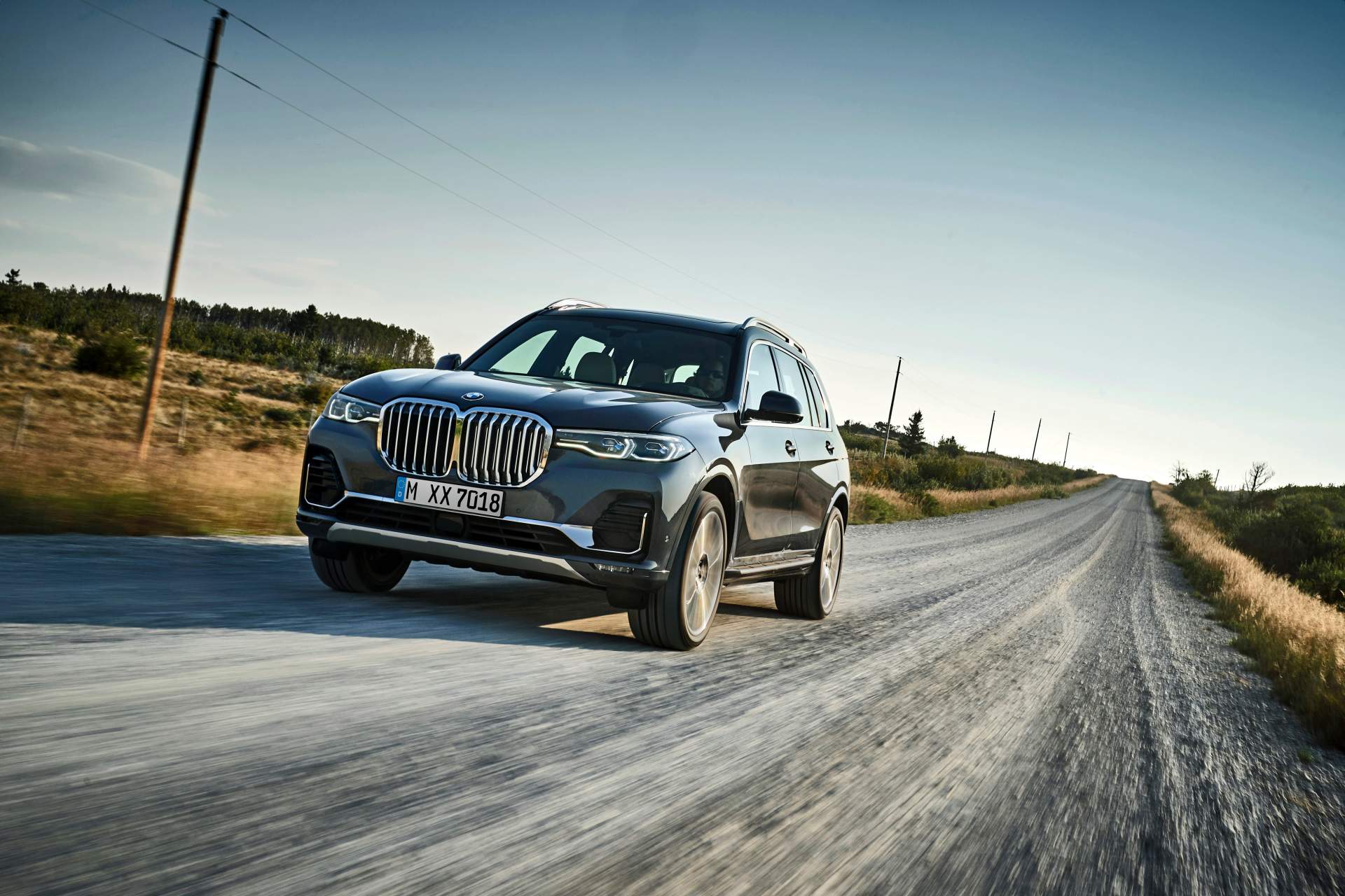 2019 BMW X7 16 The New BMW X7 Is So Big It Barely Fits In The Photos