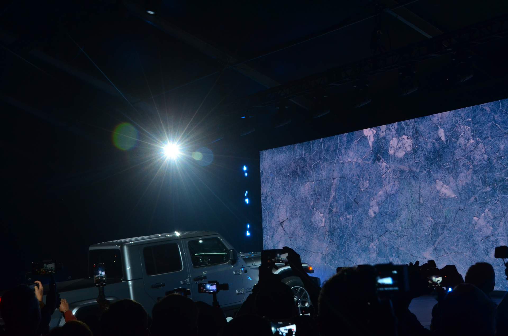 2020 Jeep Gladiator at 2018 LA Auto Show 14 2020 Jeep Gladiator Just Can’t Wait To Tackle Some Off-Road Trails