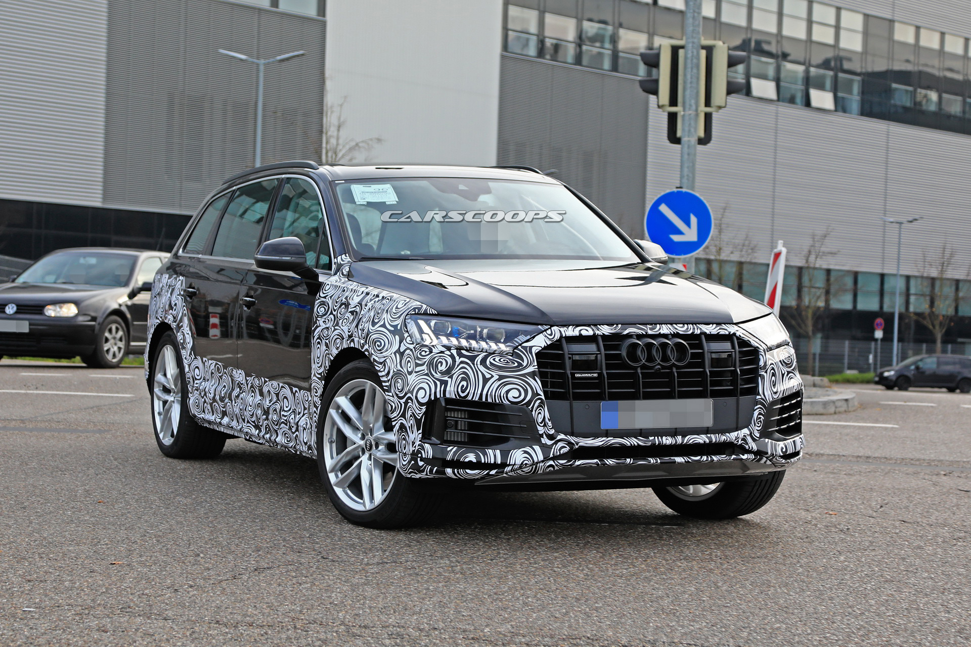 2020 audi q7 spied inside out 4 2020 Audi Q7 Facelift Getting Q8-Style Triple Screen Dashboard