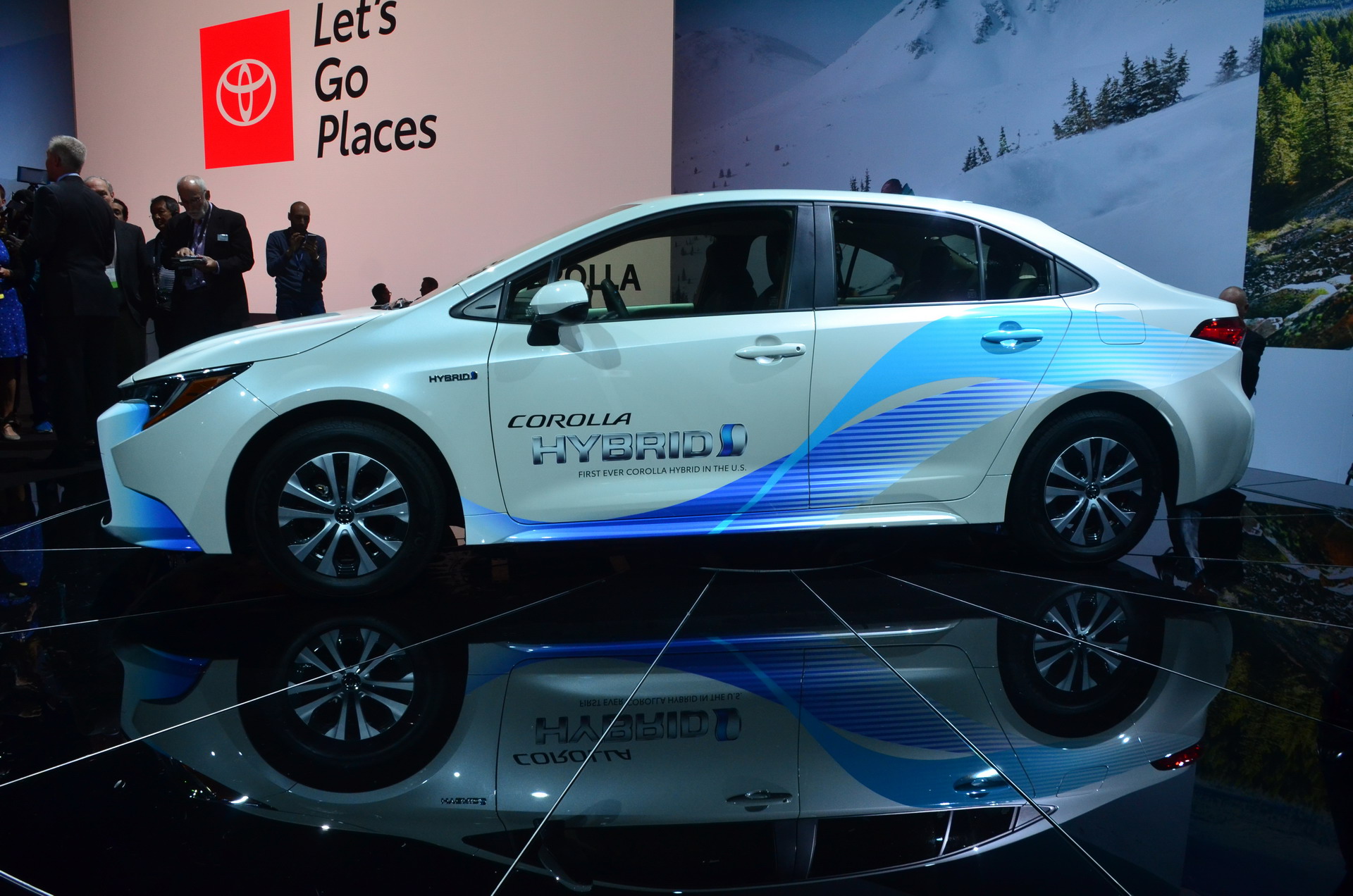 Toyotaa Corolla Hybrid 4 2020 Toyota Corolla Hybrid Sedan Is An Undercover Prius