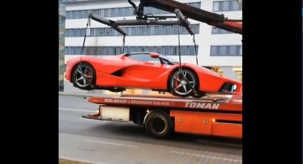  Ferrari LaFerrari Hangs On For Dear Life As It’s Being Towed Away