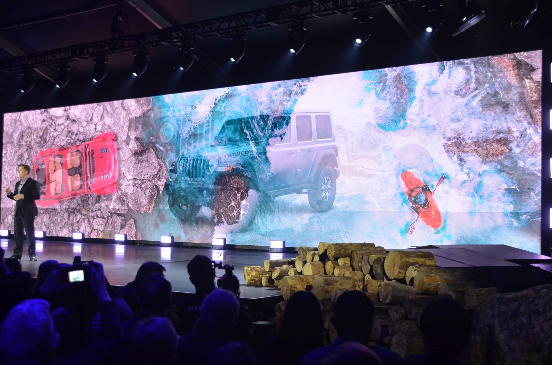 2020 Jeep Gladiator at 2018 LA Auto Show 8 2020 Jeep Gladiator Just Can’t Wait To Tackle Some Off-Road Trails