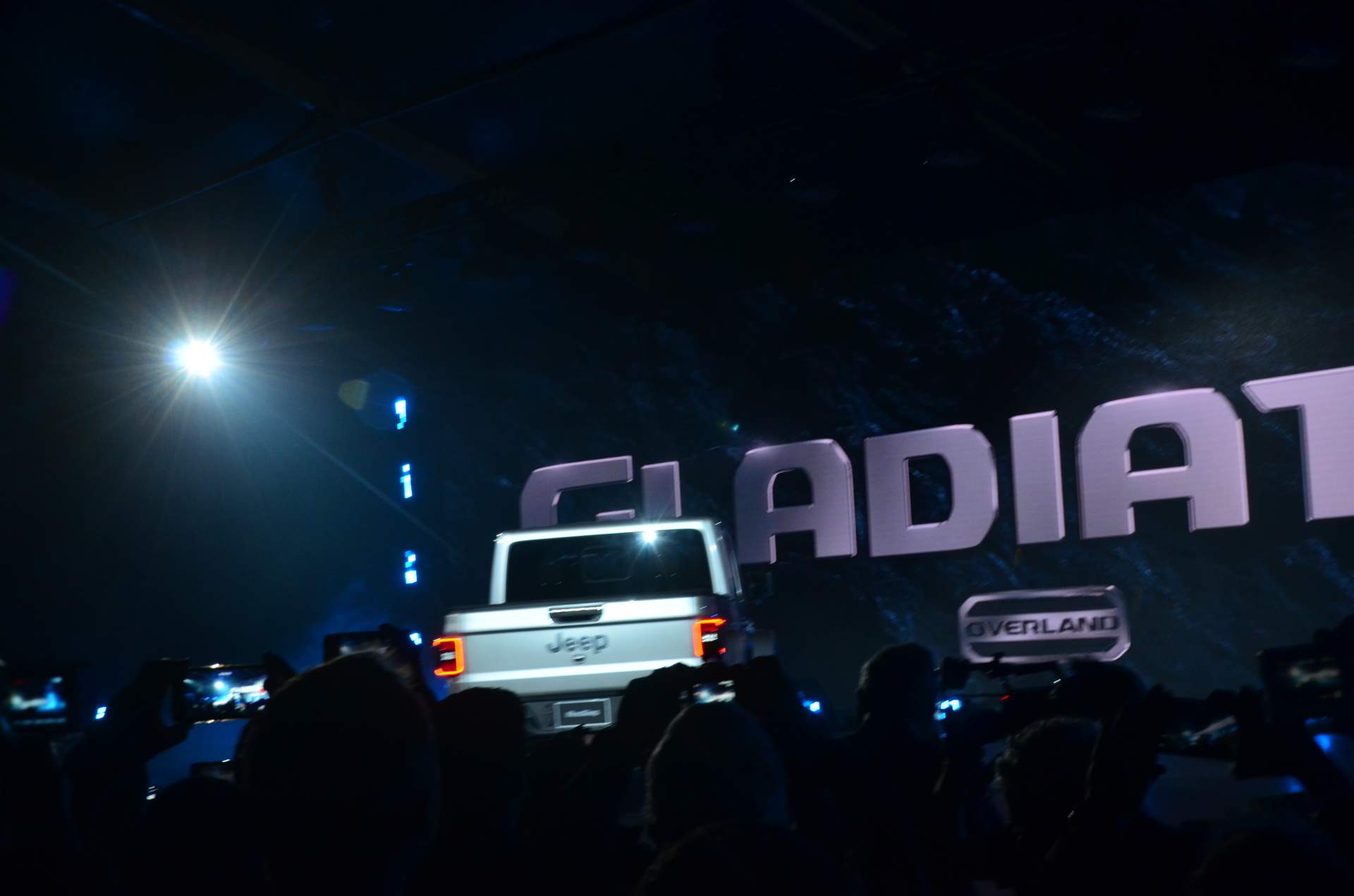 2020 Jeep Gladiator at 2018 LA Auto Show 17 2020 Jeep Gladiator Just Can’t Wait To Tackle Some Off-Road Trails