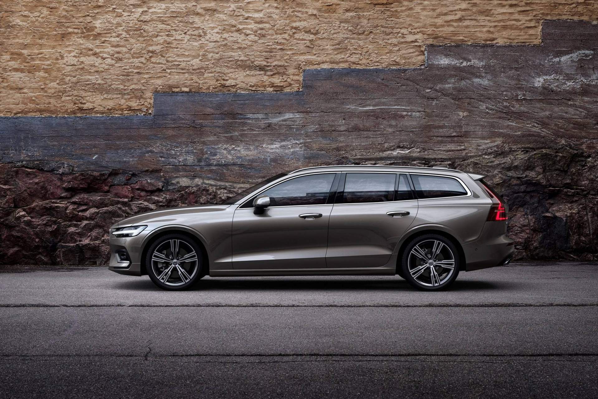 沃尔沃全新V60外观 2019 Volvo V60 Coming To U.S. Early Next Year From $38,900