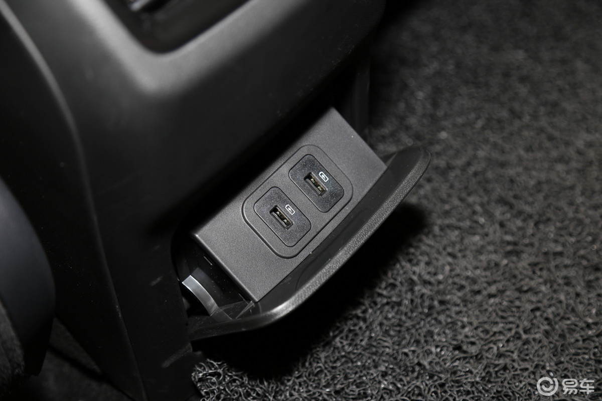 changan cs85 coupe crossover unveiled 59 Changan CS85 Coupe Crossover Looks Like The Lovechild Of A BMW X4 And A VW Touareg