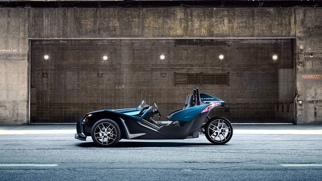 2019 polaris slingshot la show 6 2019 Polaris Slingshot Entertains Visitors At AutoMobility LA