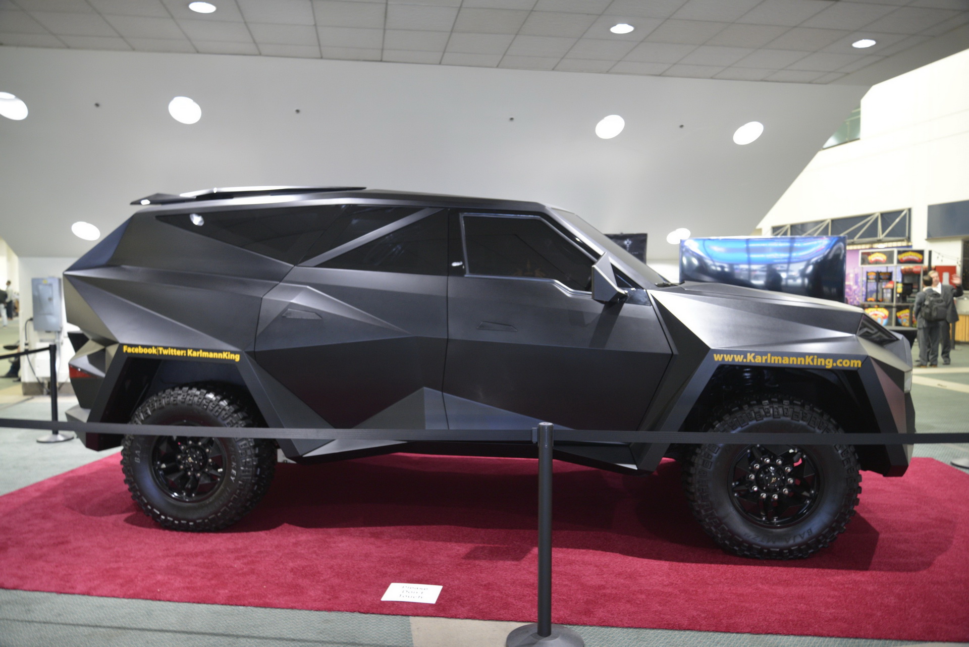 karlmann king la live pics 7 Karlmann King Luxury Truck Is Ready To Put The ‘Gold’ In Golden State