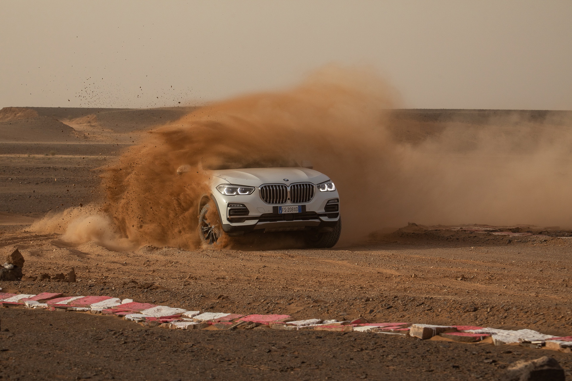 bmw x5 monza circuit sahara 20 BMW Recreates Monza Track In The Sahara, Unleashes New X5
