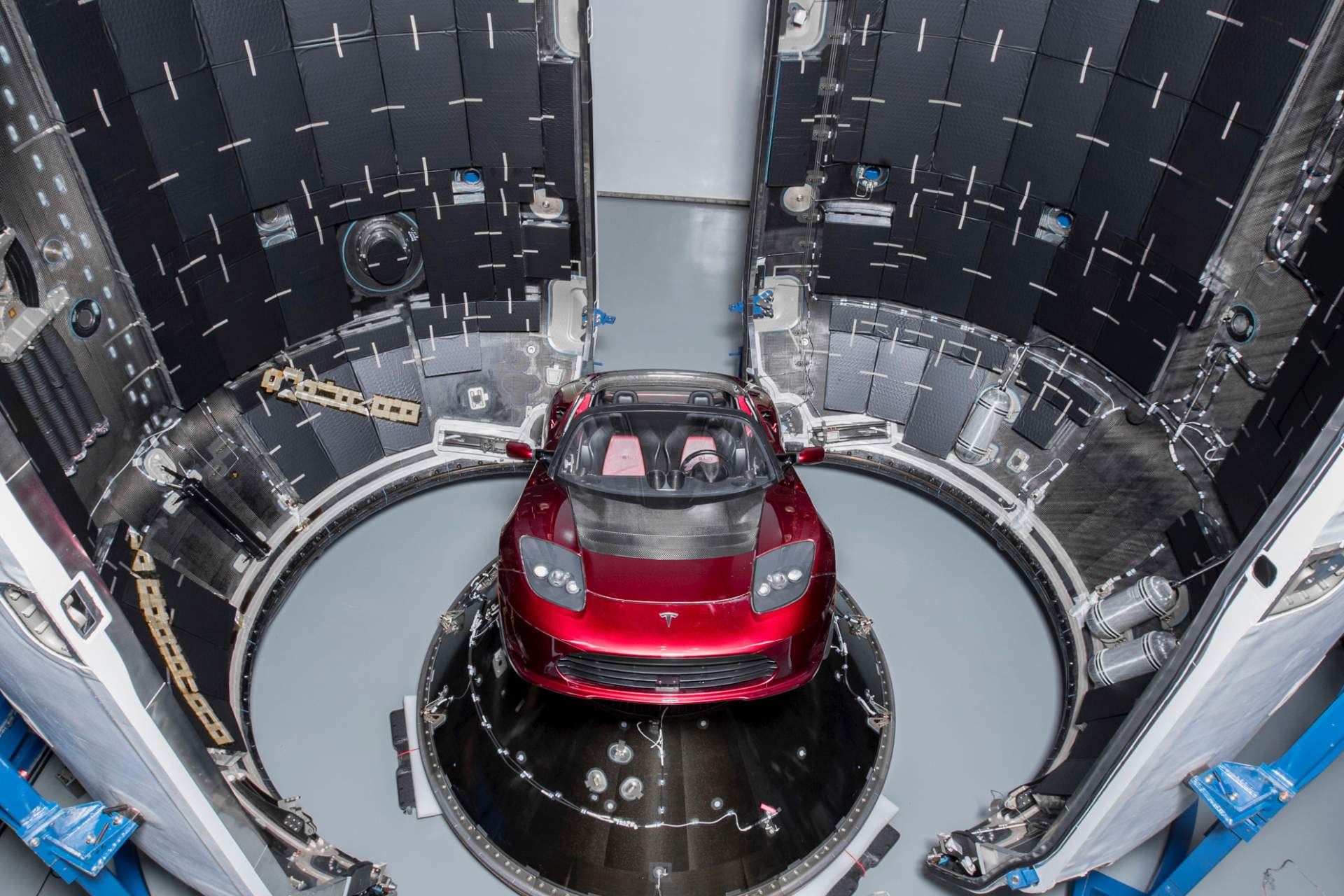 Tesla Roadster space launch 1 Elon Musk’s Tesla Roadster And Starman Now Cruising Past Mars