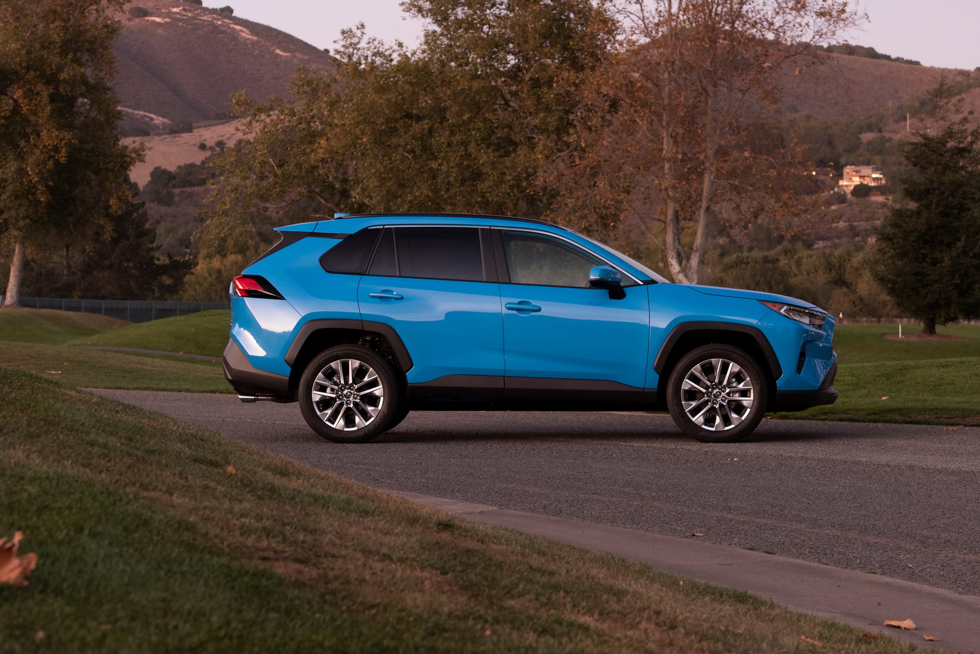 2019-Toyota-RAV4-20 2019 Toyota RAV4 Starts From $26,545: All The Details On Prices, Grades And Equipment