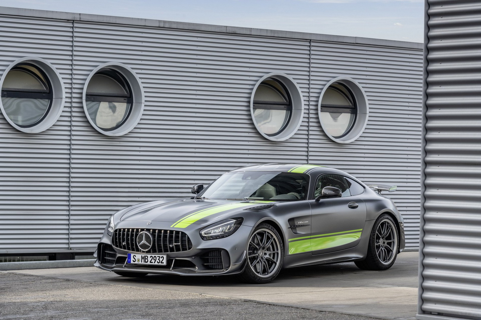 mercedes-amg gt r pro 2 Mercedes-AMG Boss Says, Despite GT R Pro, The Black Series Is Still Coming