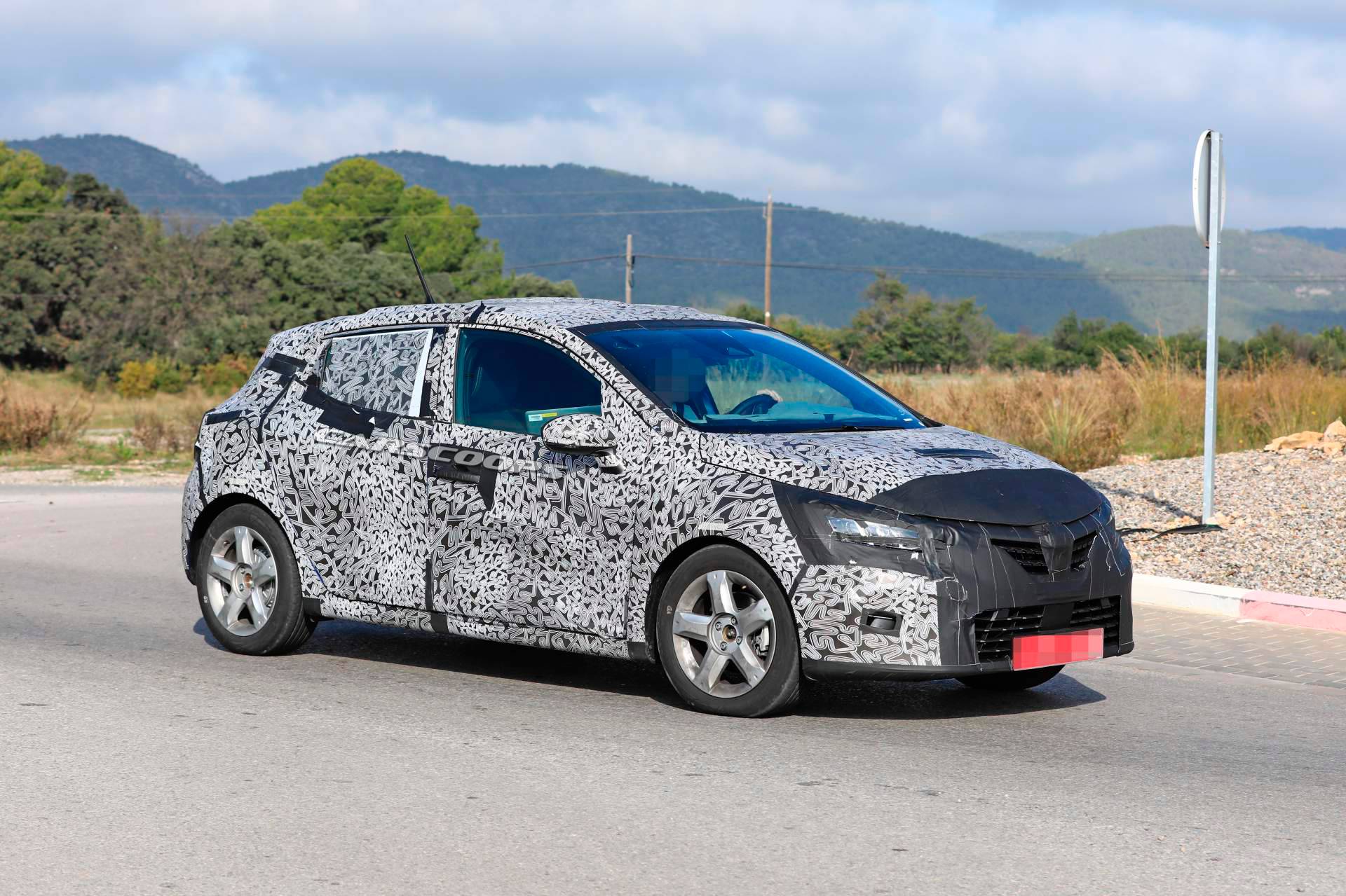 2019 Renault Clio spy shots 5 2019 Renault Clio Spied Looking More Familiar As It Drops Padded Camo