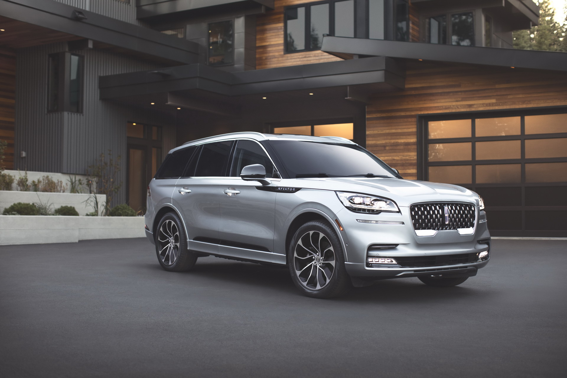 2020 Lincoln Aviator 33 Lincoln To Offer ‘Elegant’ Electric SUV Based On Mustang-Inspired Crossover