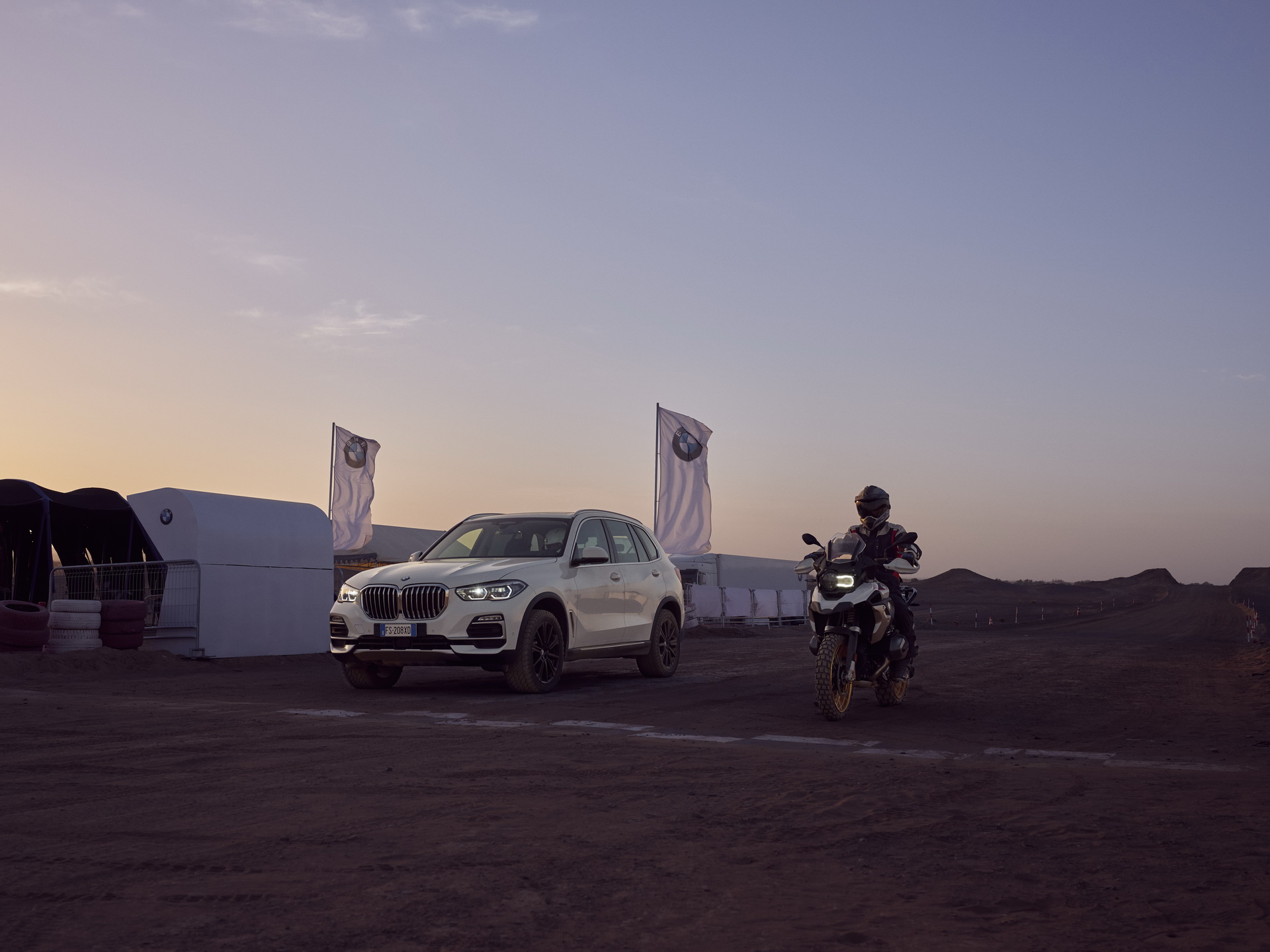 bmw x5 monza circuit sahara 5 BMW Recreates Monza Track In The Sahara, Unleashes New X5