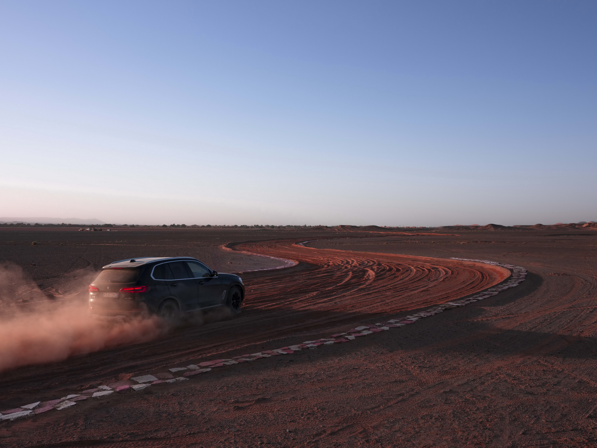 bmw x5 monza circuit sahara 39 BMW Recreates Monza Track In The Sahara, Unleashes New X5