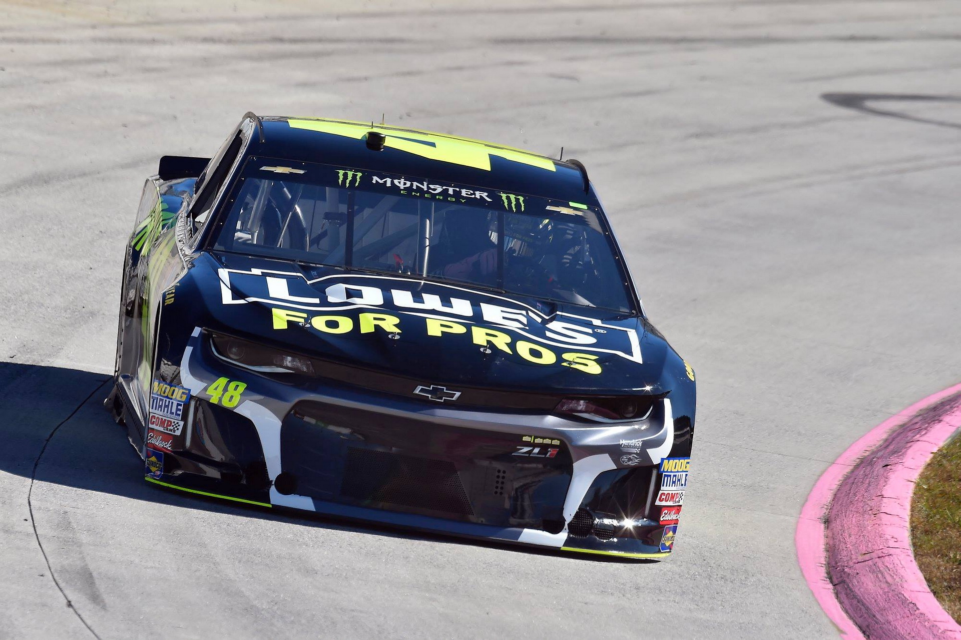 fernando alonso jimmie johnson car swap 2 Fernando Alonso And NASCAR Star Jimmie Johnson Swapping Cars