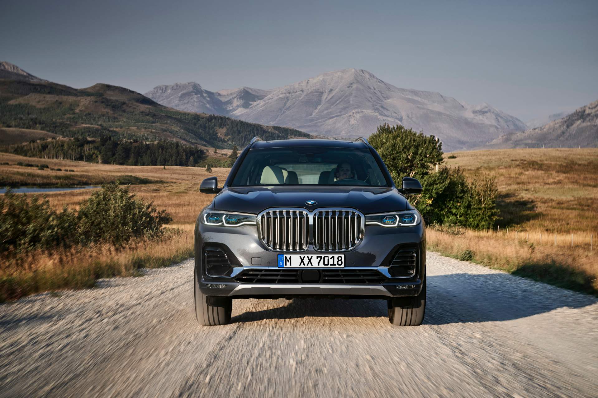 2019 BMW X7 15 The New BMW X7 Is So Big It Barely Fits In The Photos