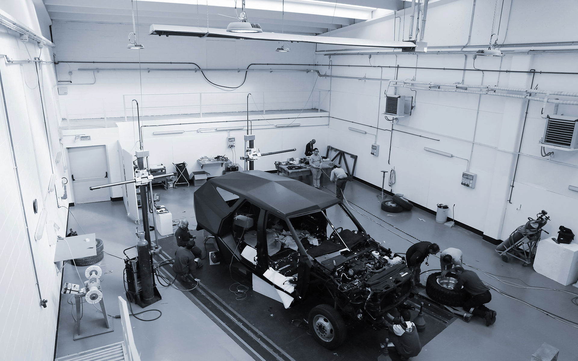 karlmann king la live pics 28 Karlmann King Luxury Truck Is Ready To Put The ‘Gold’ In Golden State