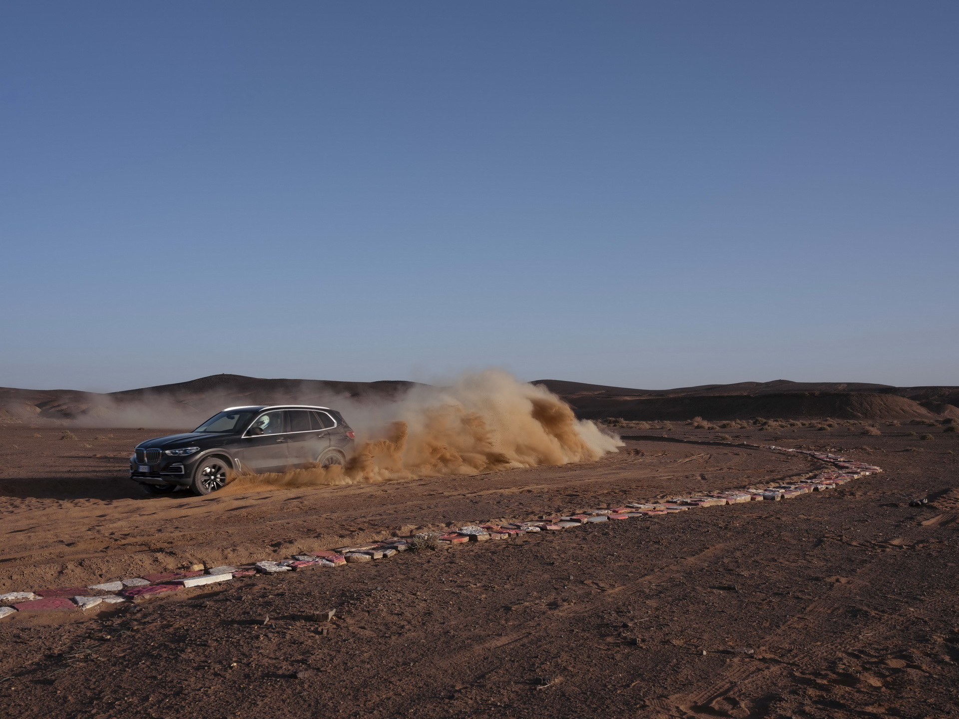 bmw x5 monza circuit sahara 38 BMW Recreates Monza Track In The Sahara, Unleashes New X5